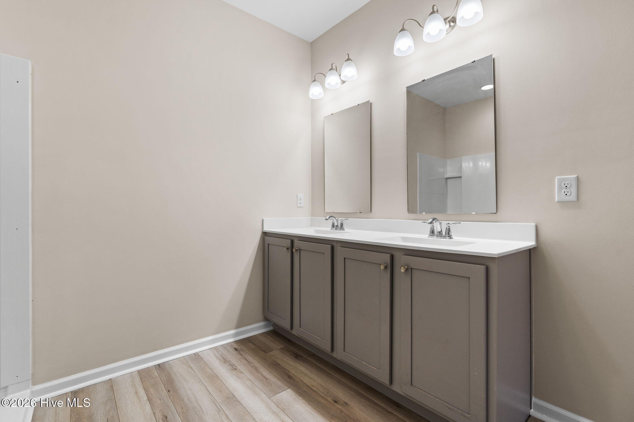 100555628 | Photo 17