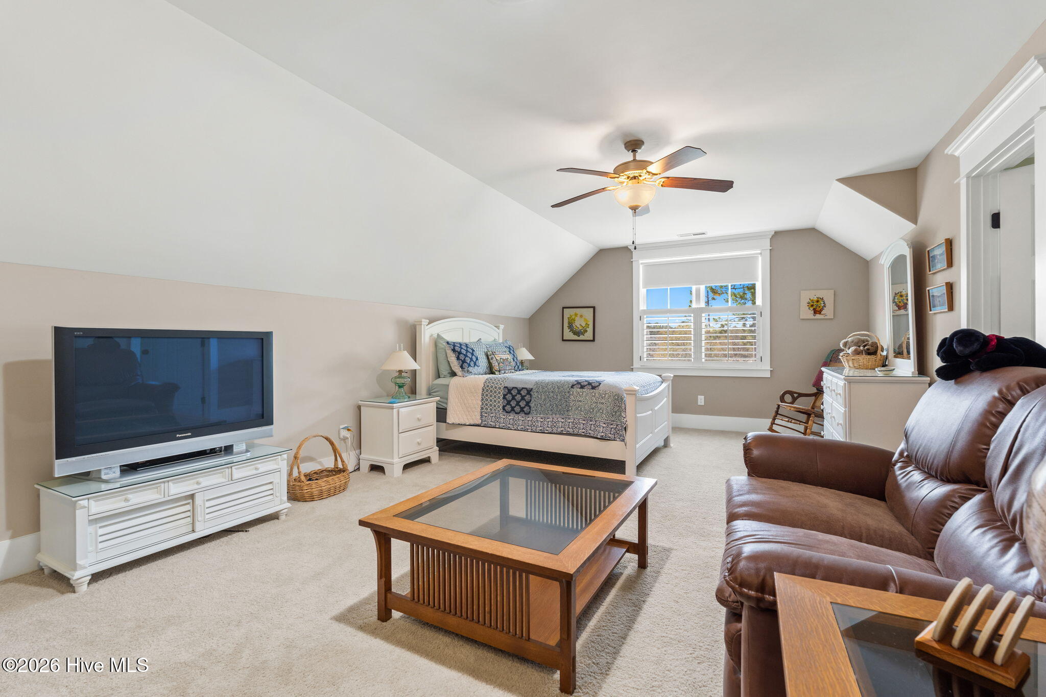 100566382 | Photo 38