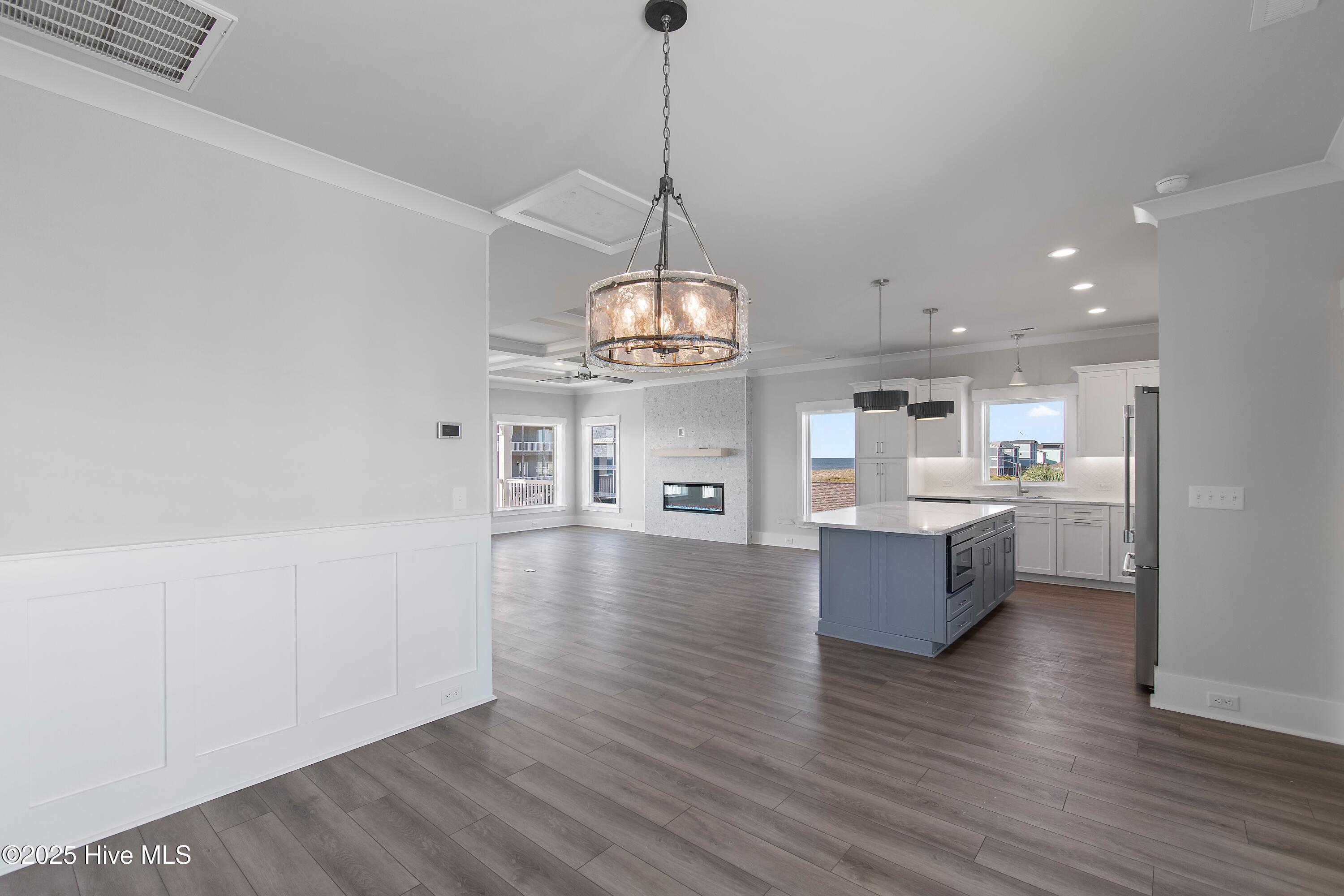 100511699 | Photo 65