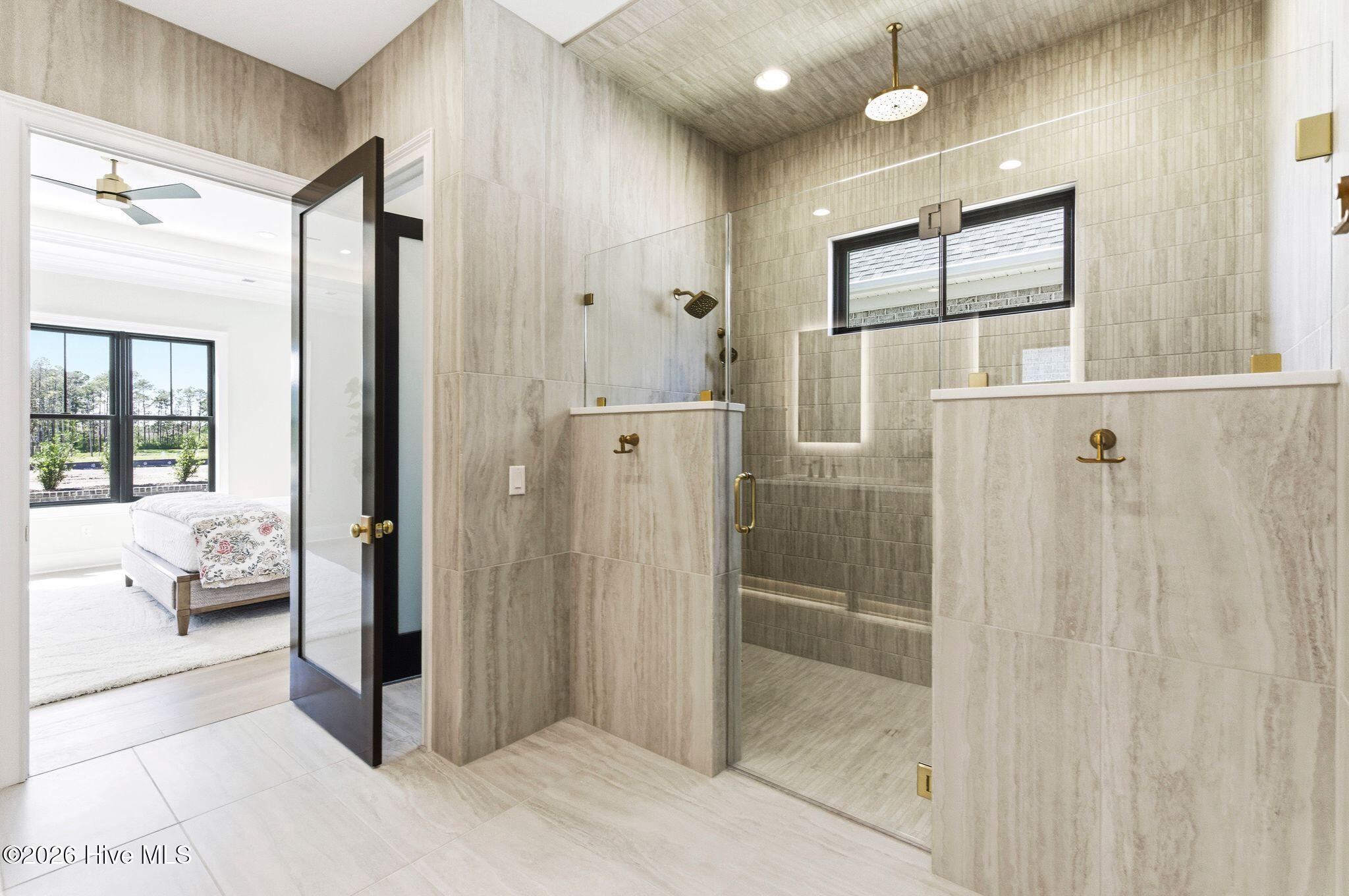 100570119 | Photo 39