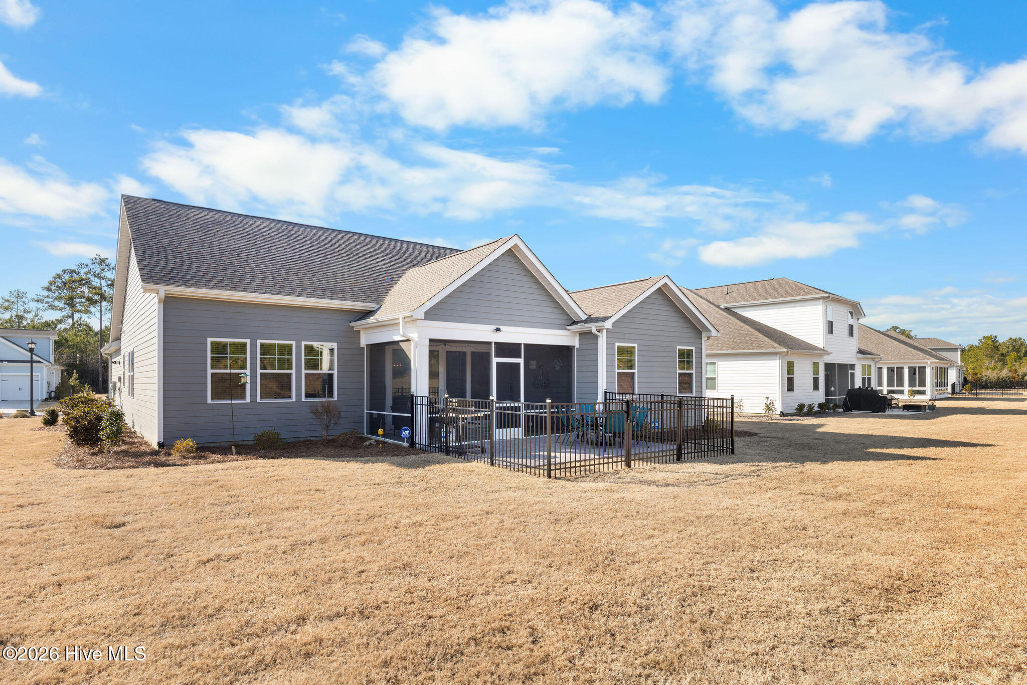 100554003 | Photo 43