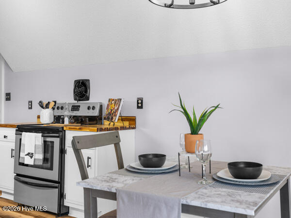 100558460 | Photo 12