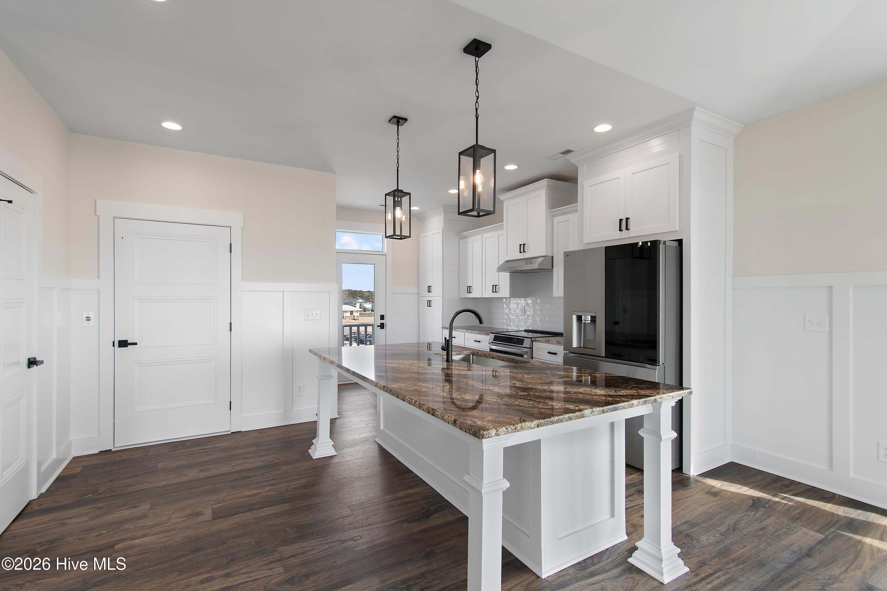 100525710 | Photo 11