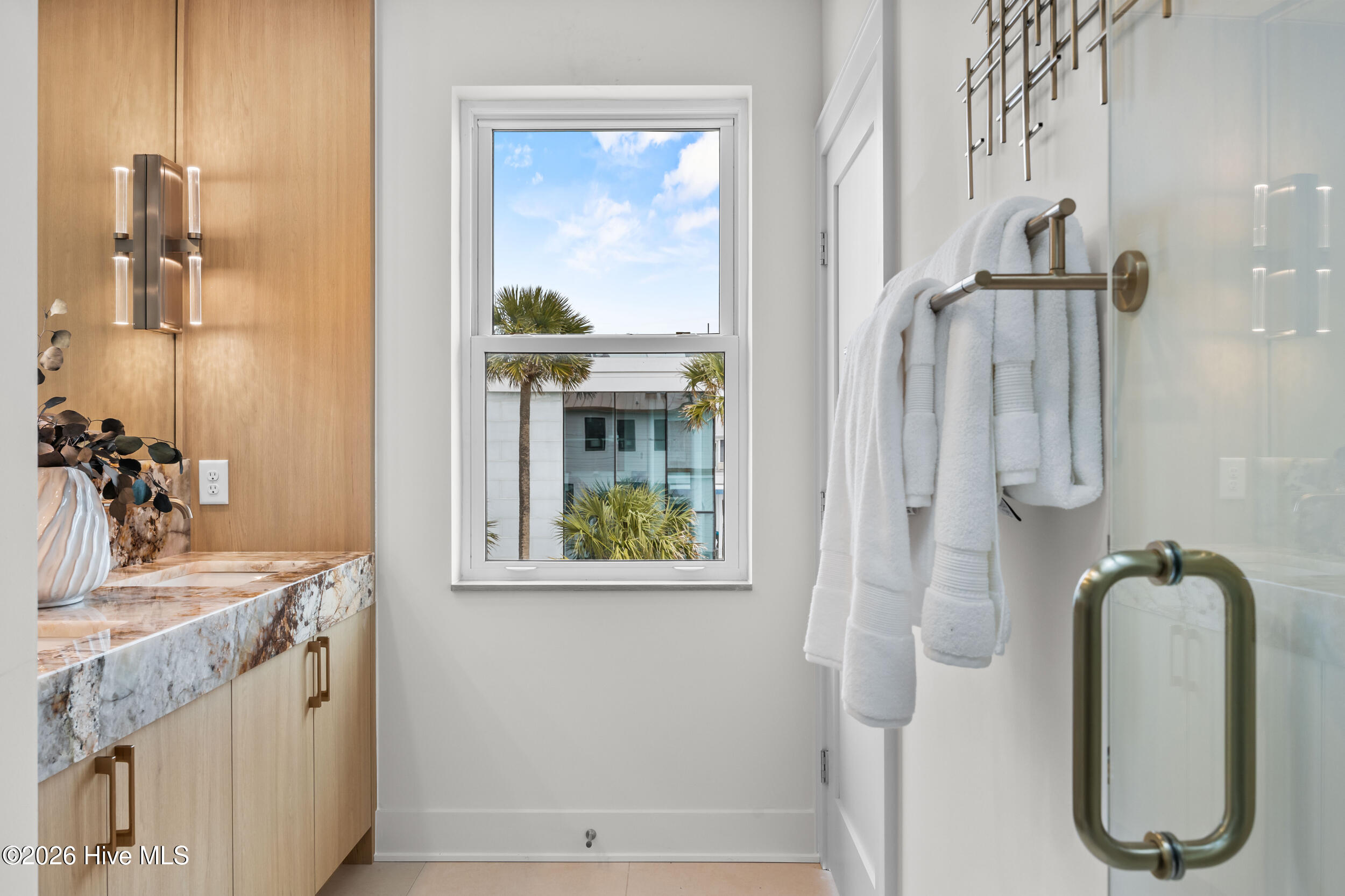 100537056 | Photo 34