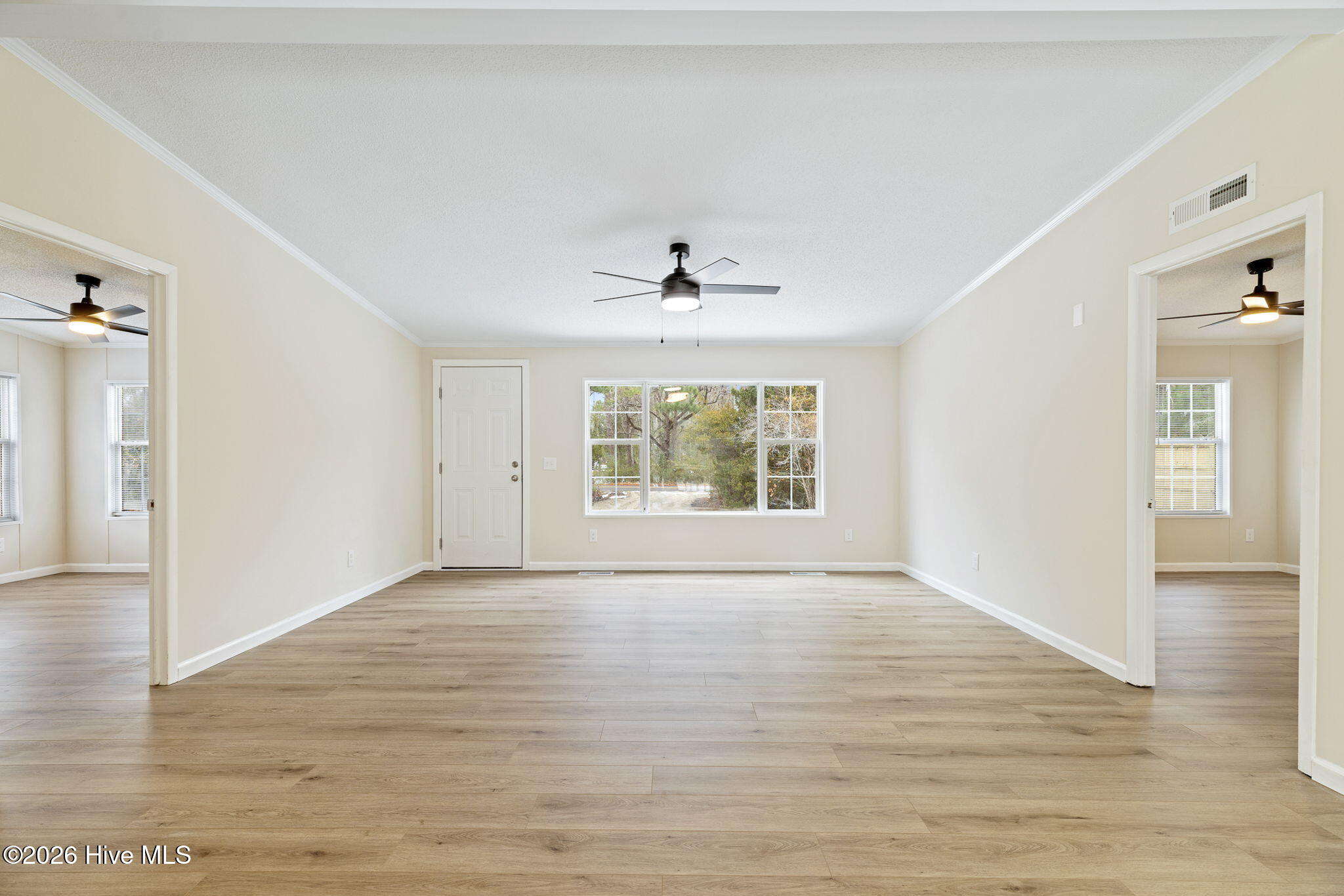 100552963 | Photo 11