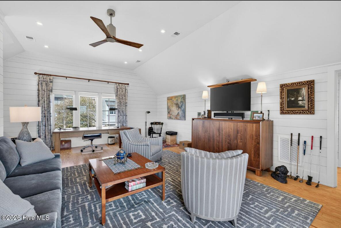 100557560 | Photo 49