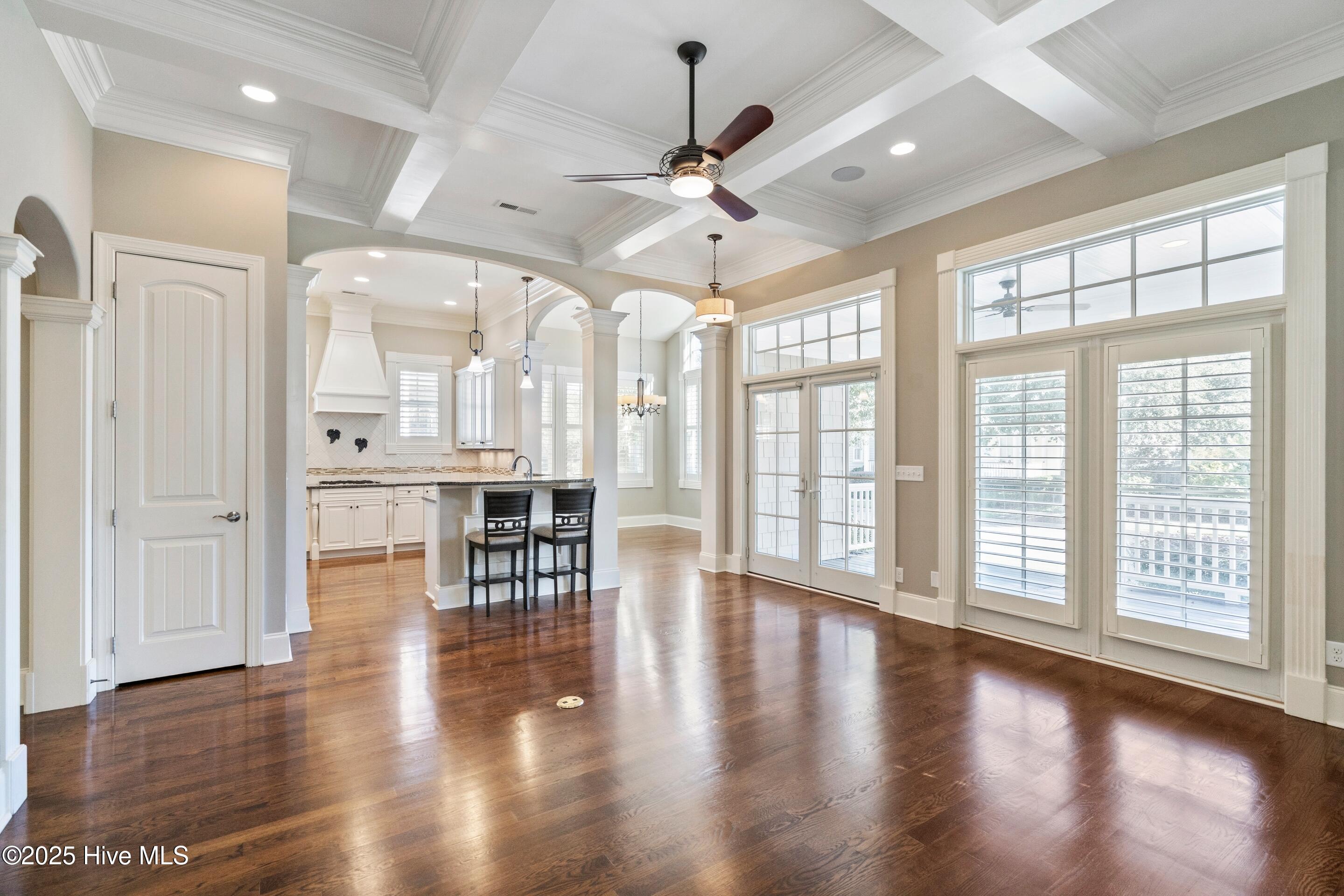 100537551 | Photo 10