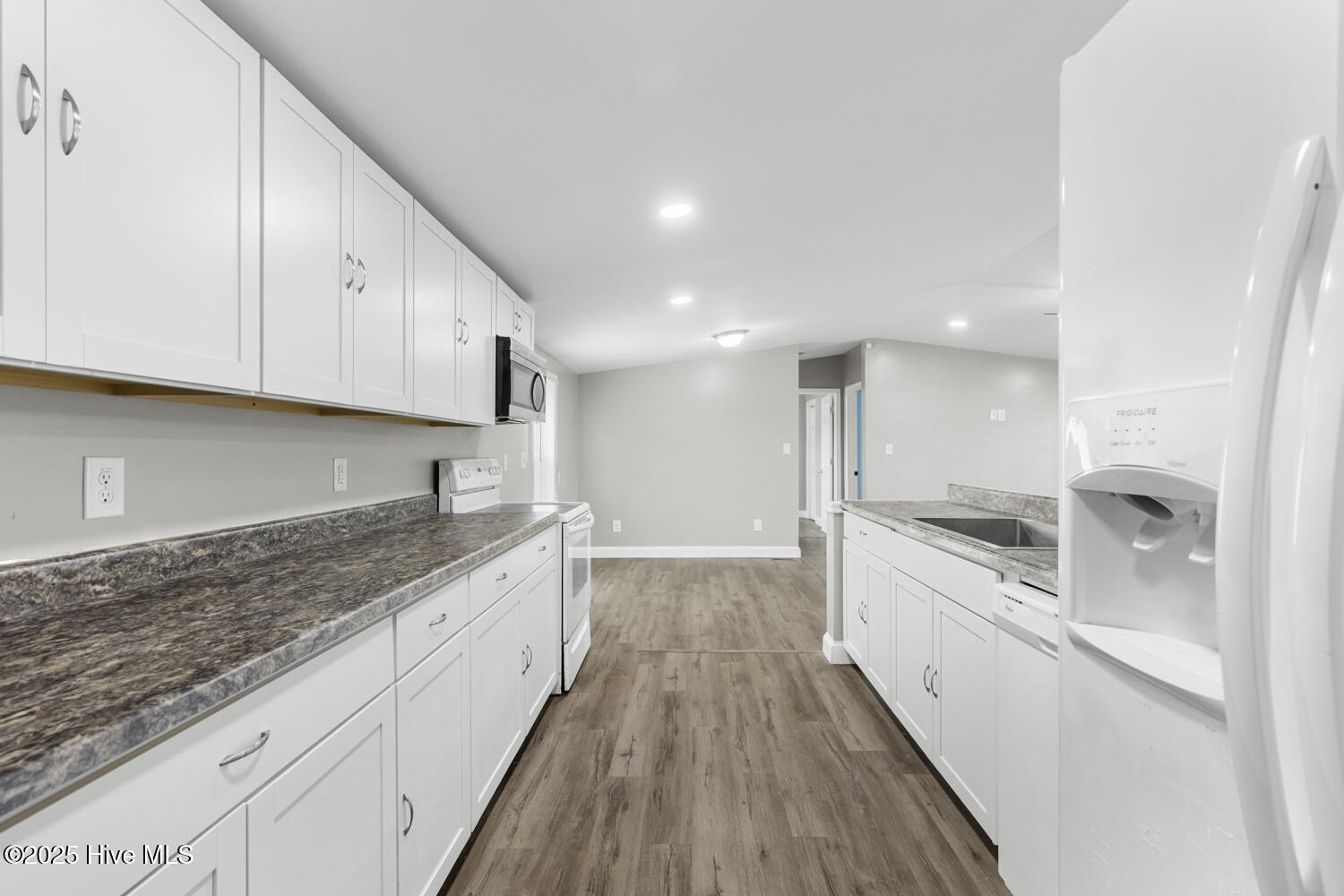 100535202 | Photo 12