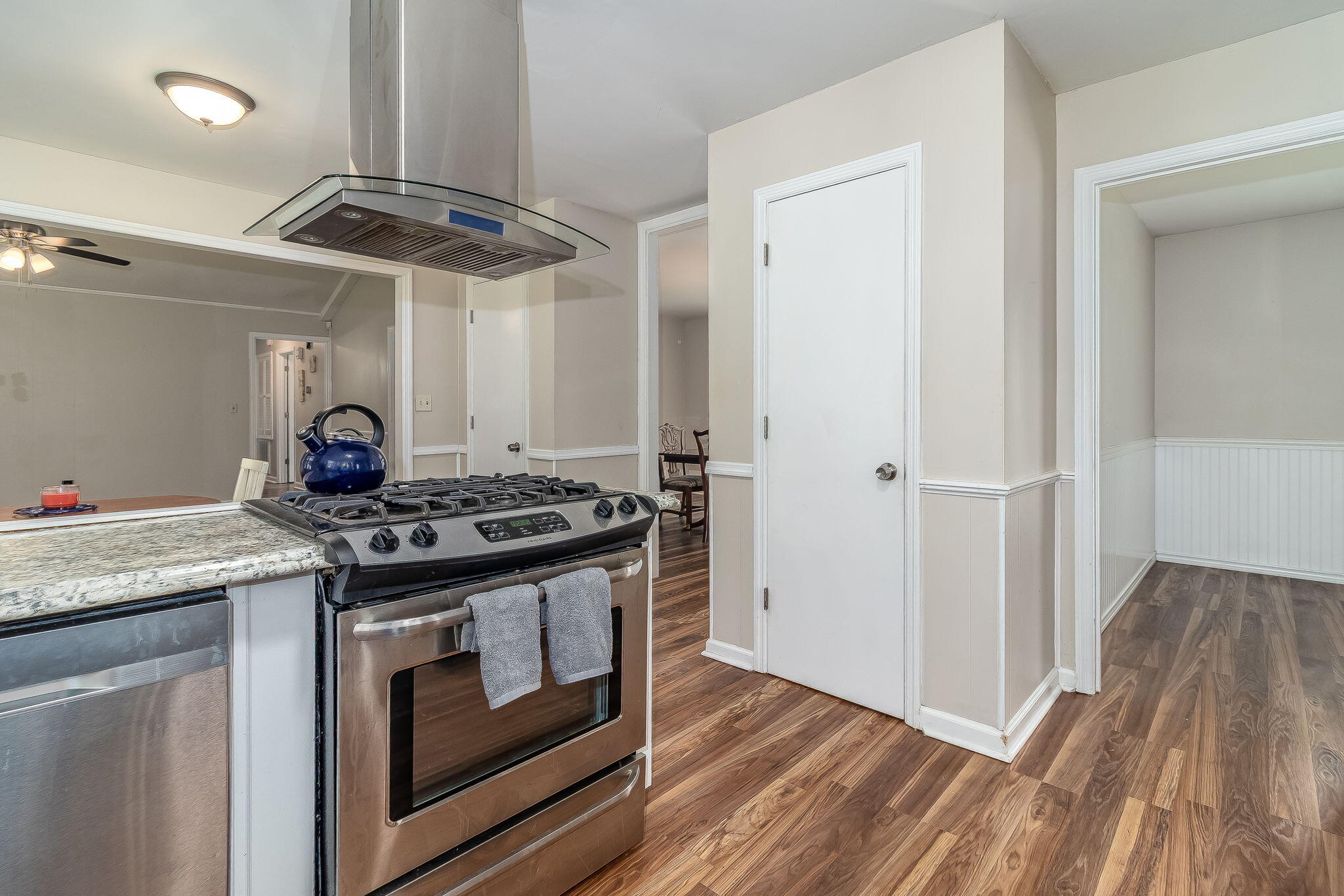 21-web-or-mls-105 DRESDEN DR A©--26