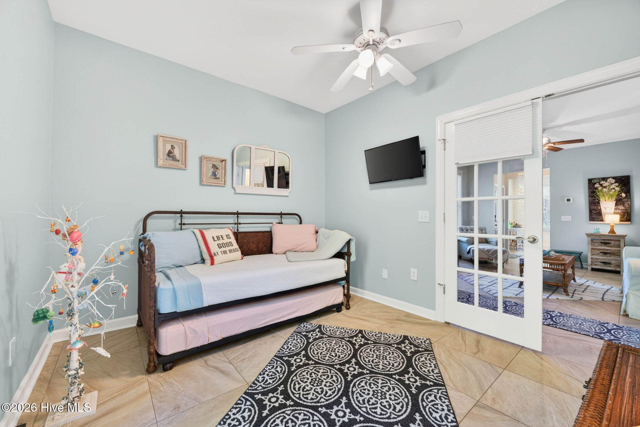 100570358 | Photo 15