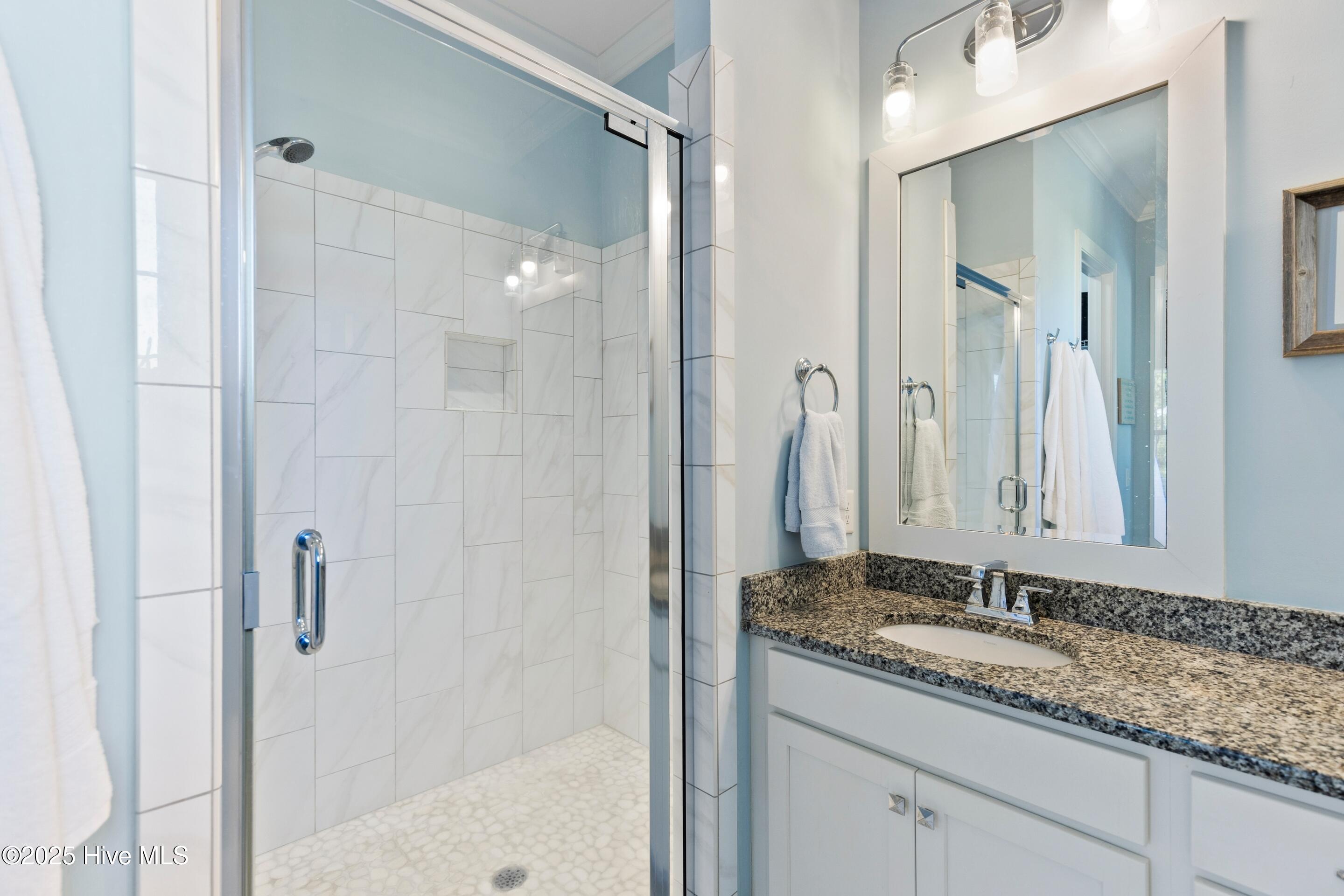 100536198 | Photo 35