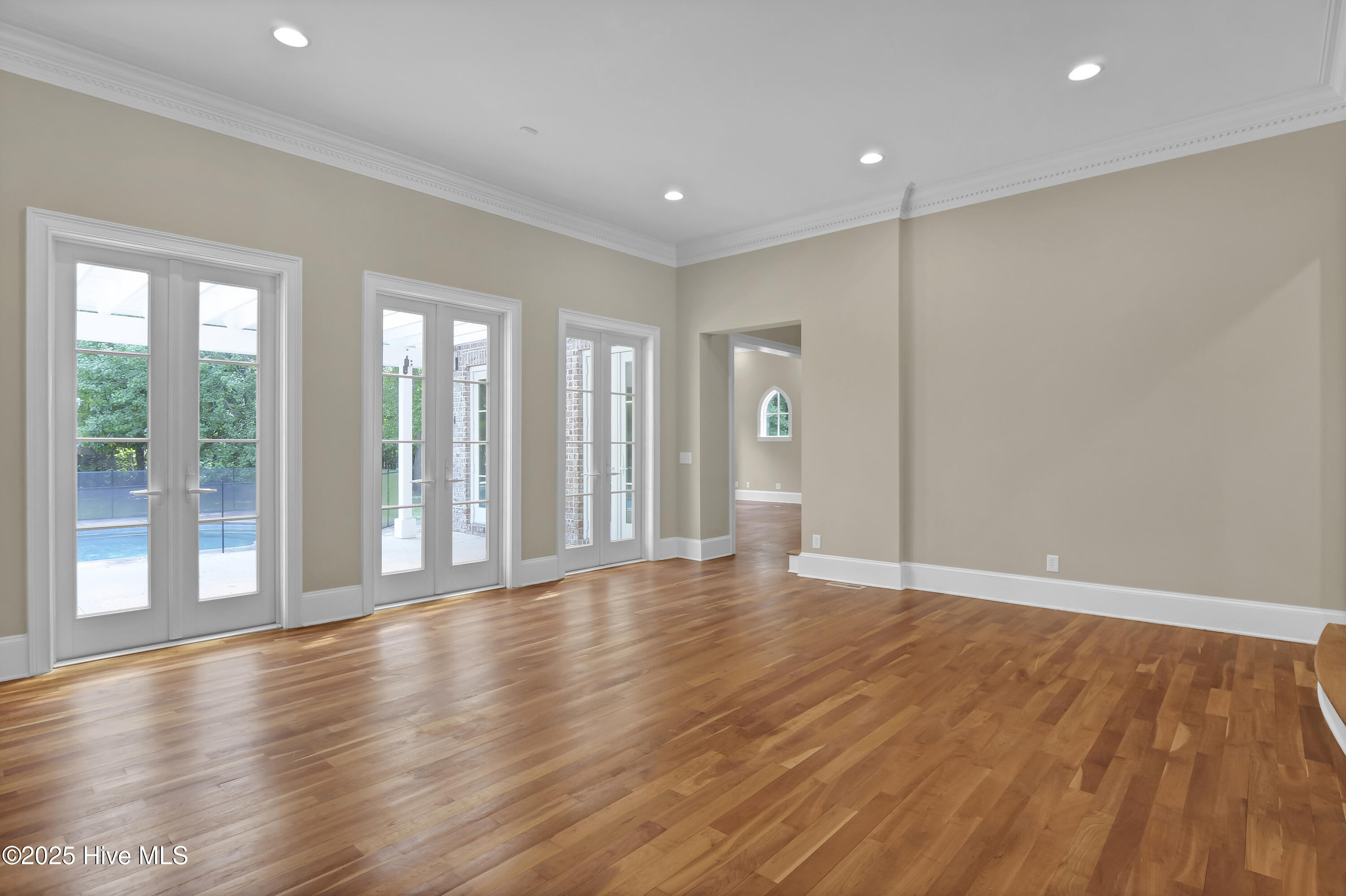 100552605 | Photo 29