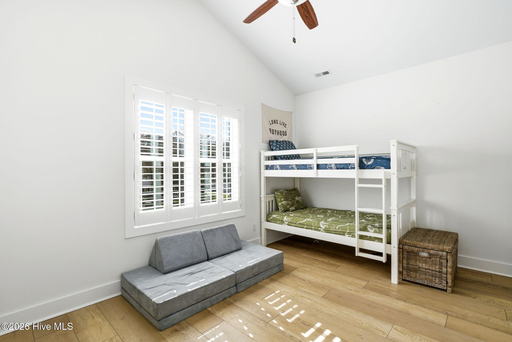 100561485 | Photo 27