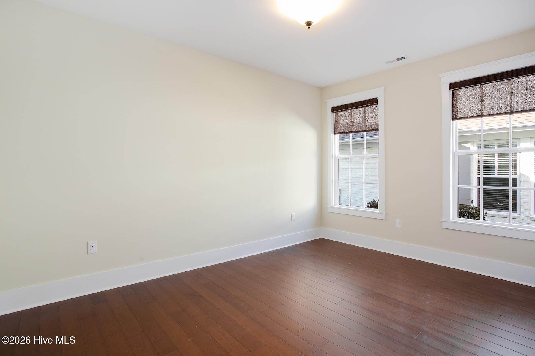 100551049 | Photo 24