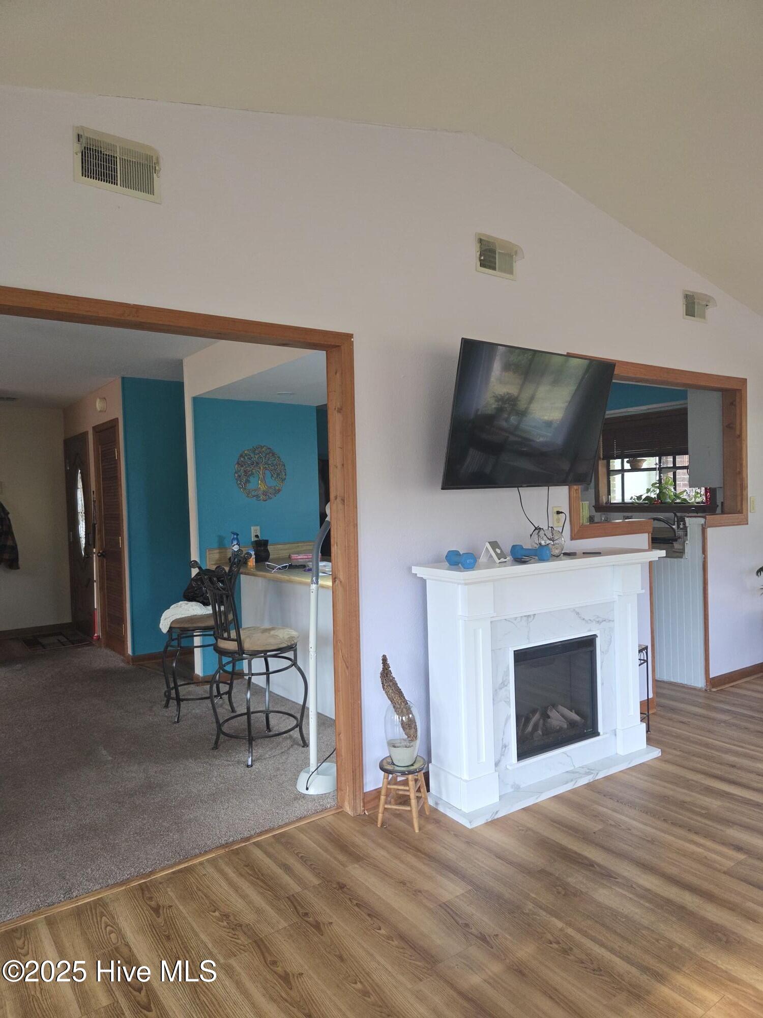 100542613 | Photo 12