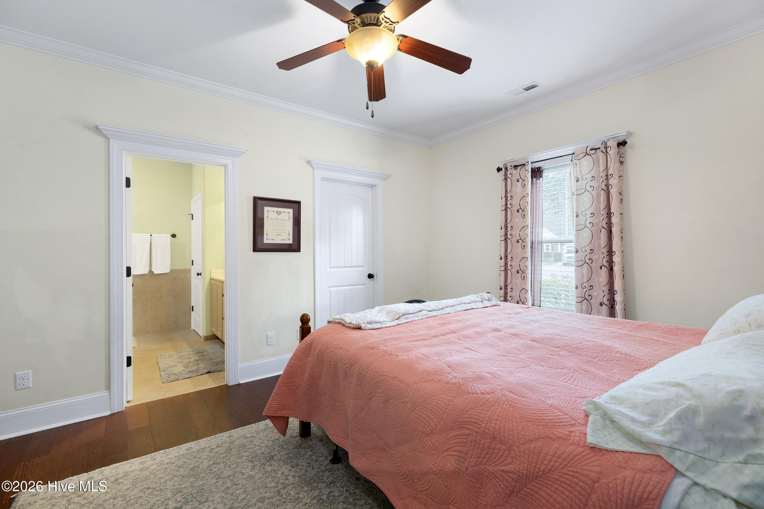 100558971 | Photo 24