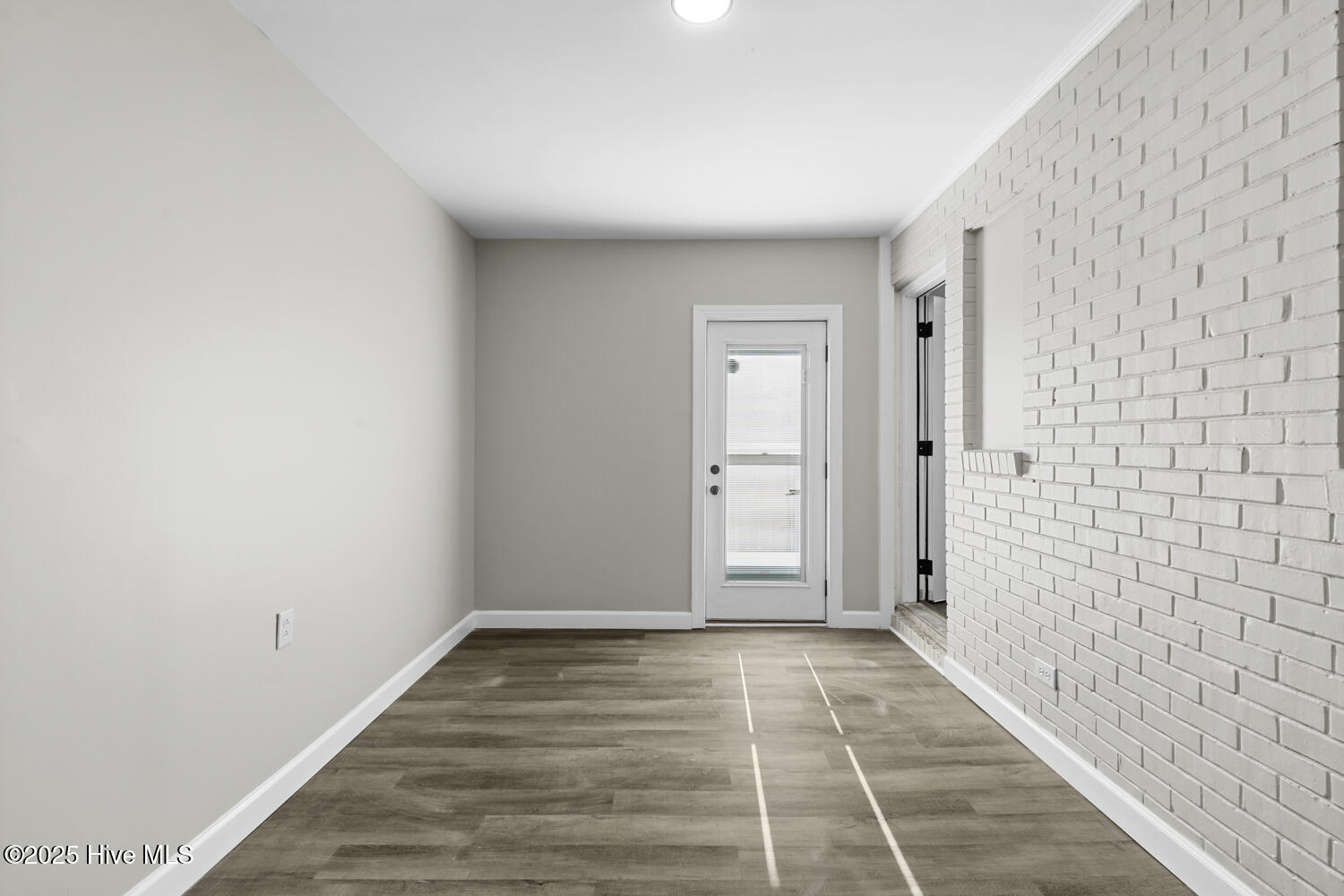 100541820 | Photo 17