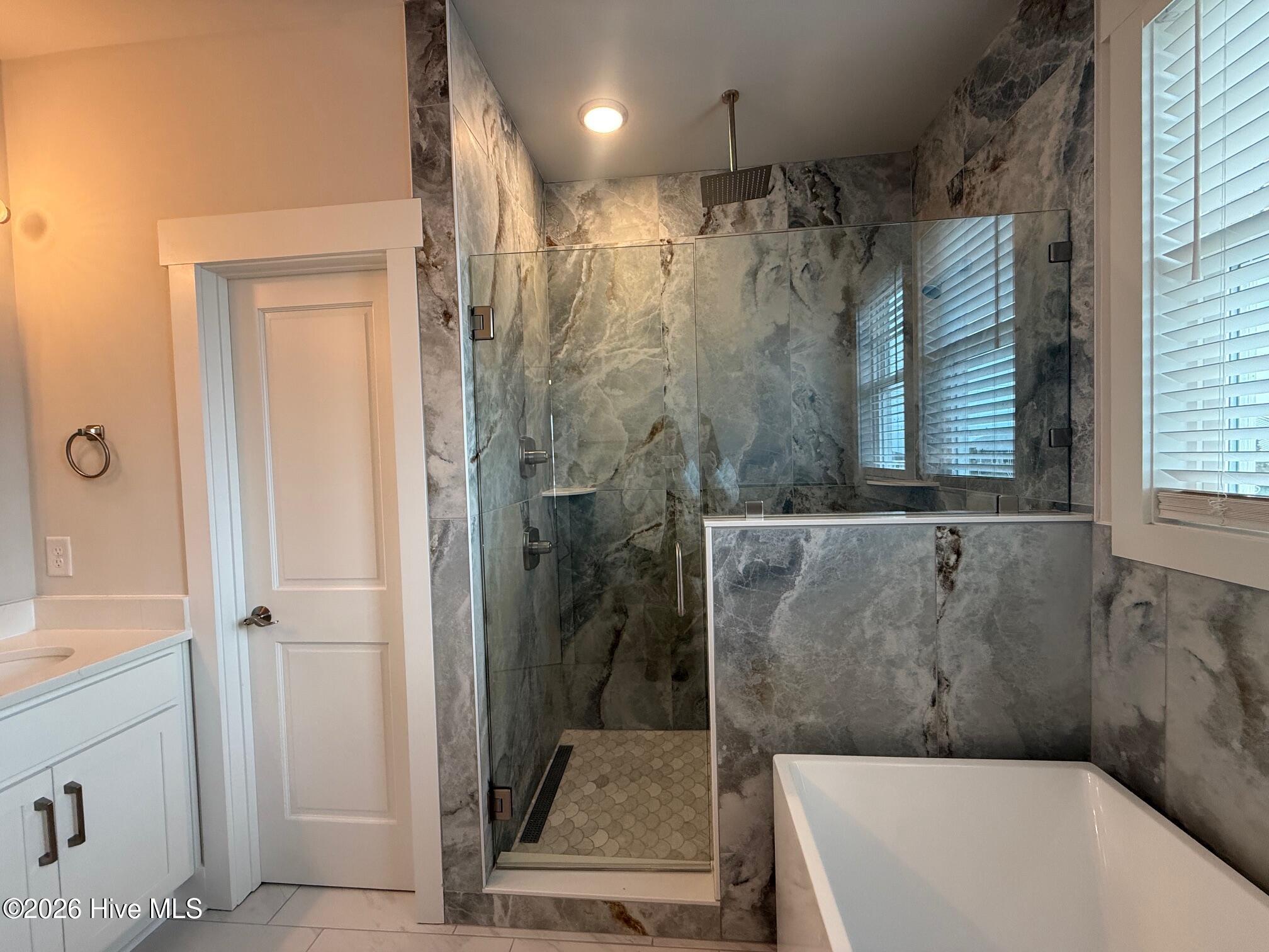 100522656 | Photo 20