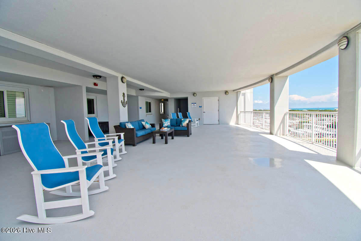 Shared porch for floor 6