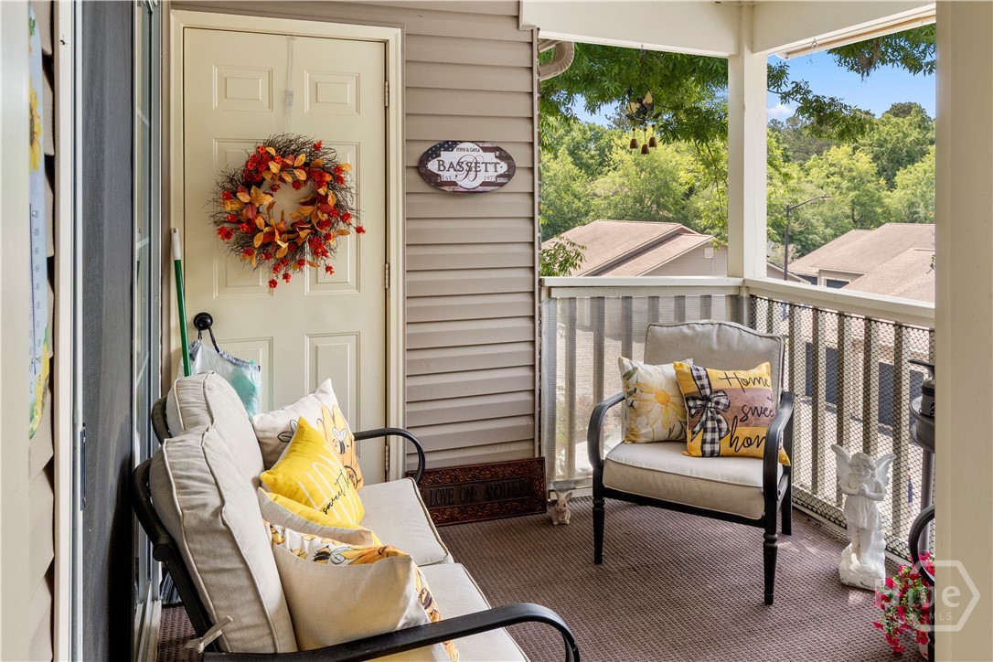 Porch, loveseat and 2 chairs remain