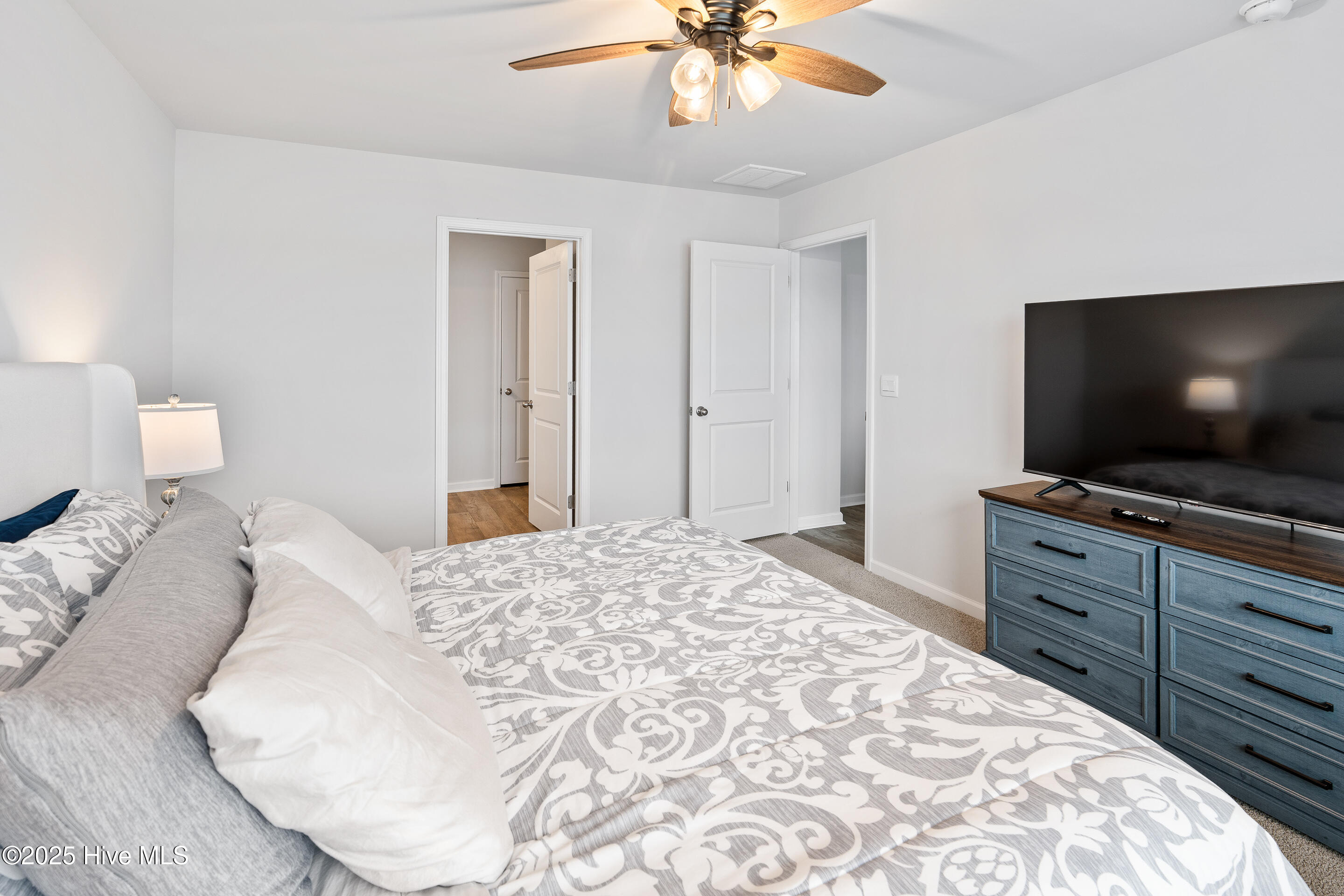 100543379 | Photo 24