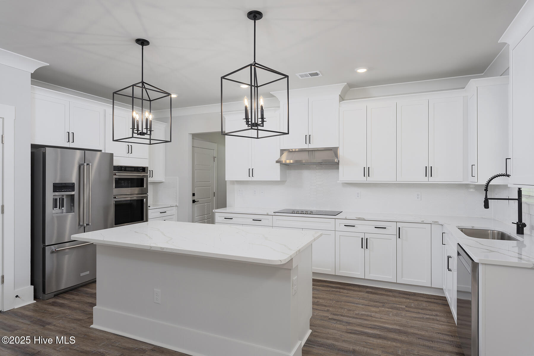 100506460 | Photo 10