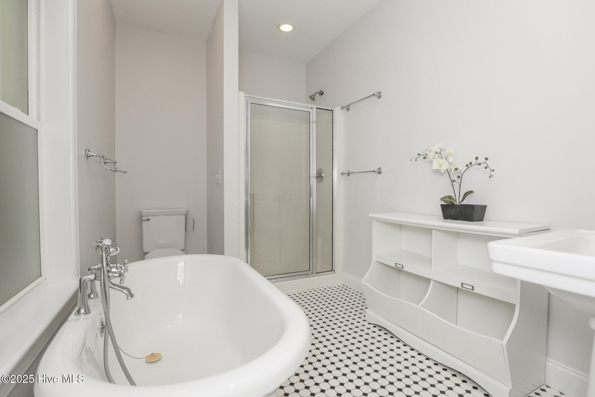 100530782 | Photo 38