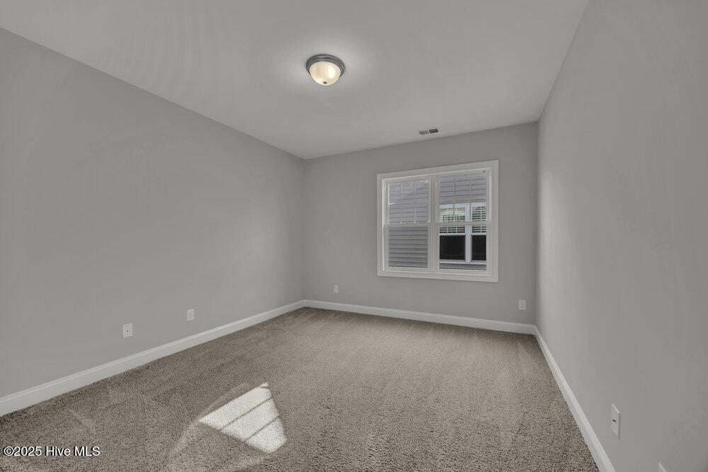 100542116 | Photo 23