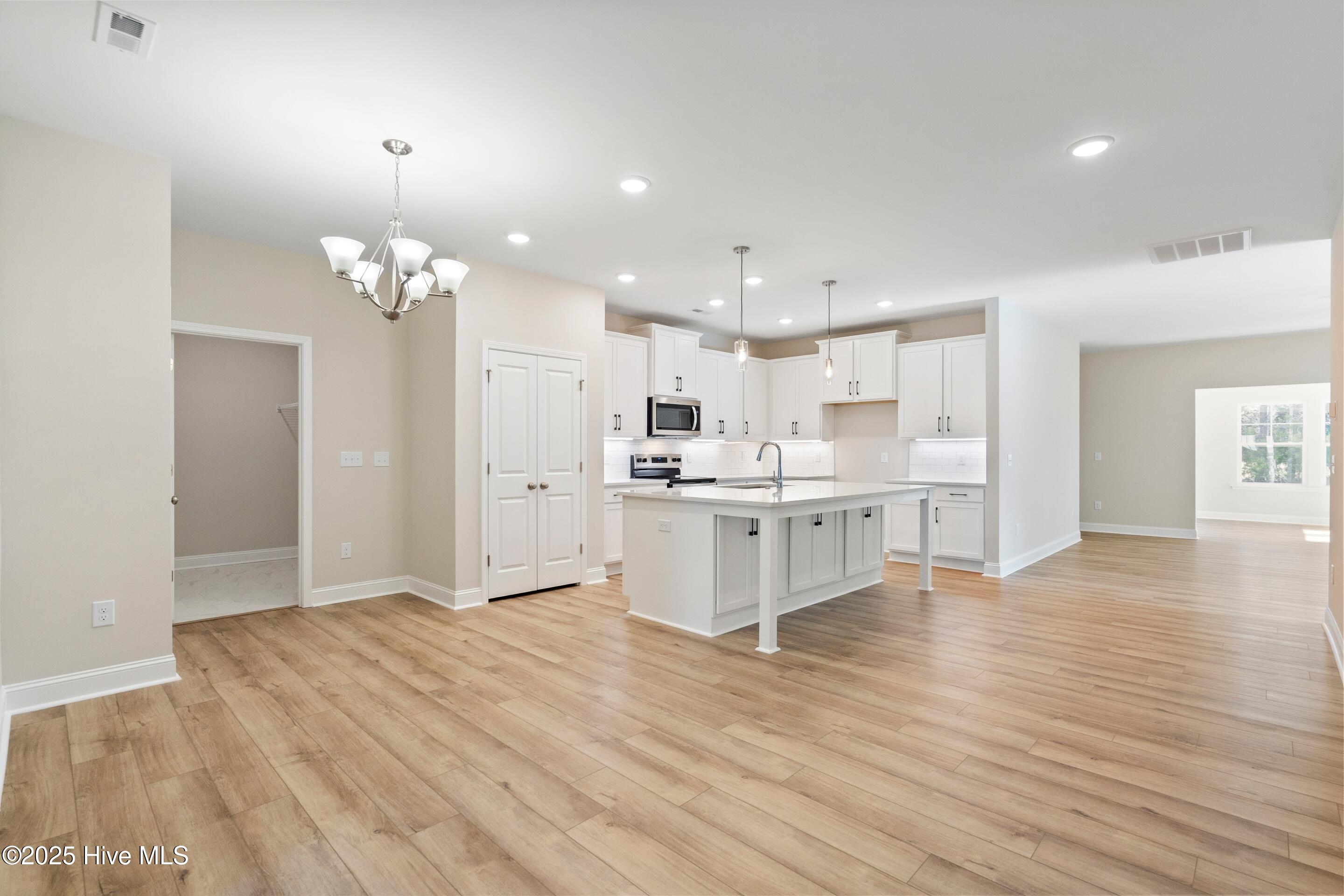 100543354 | Photo 18