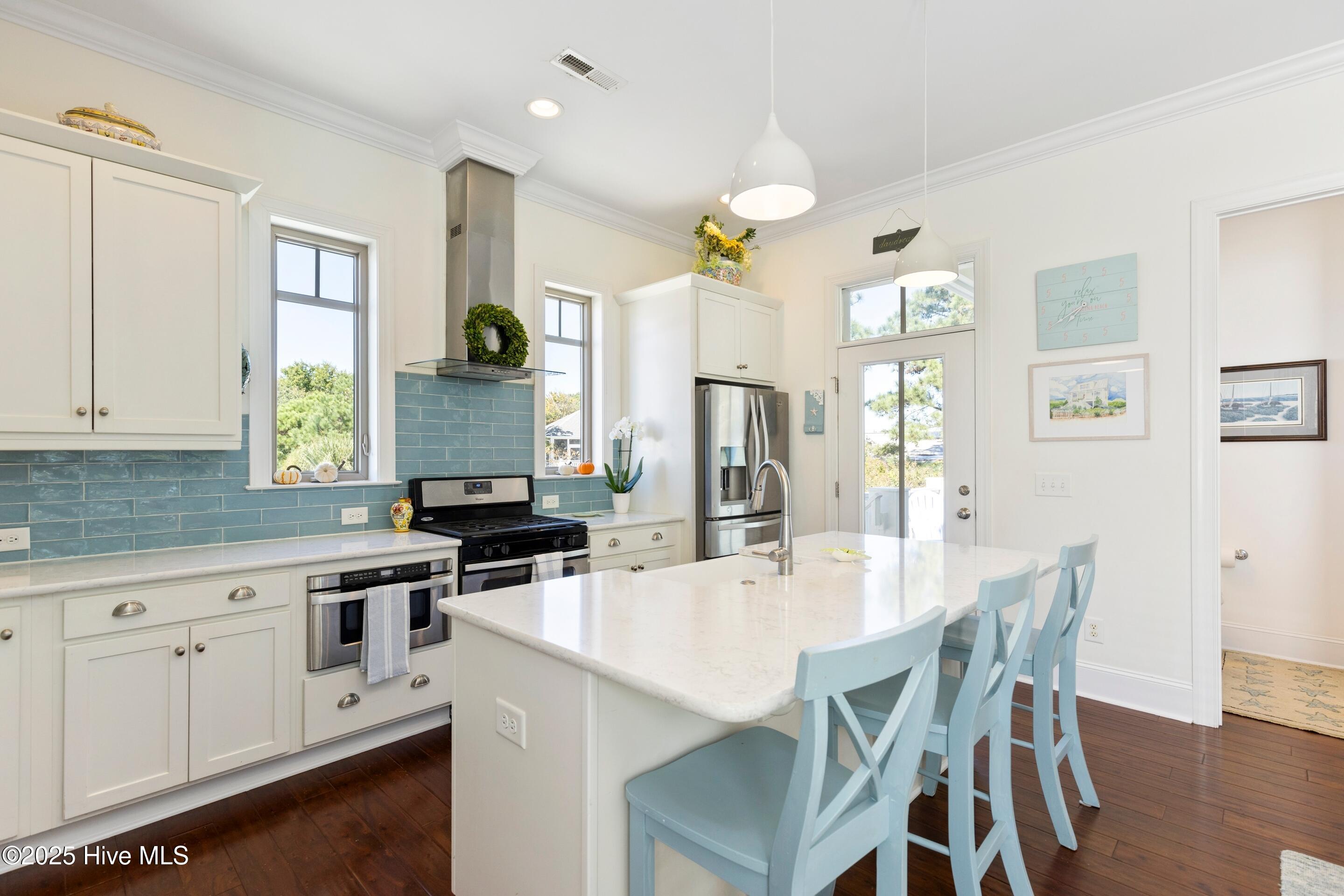 100536198 | Photo 25