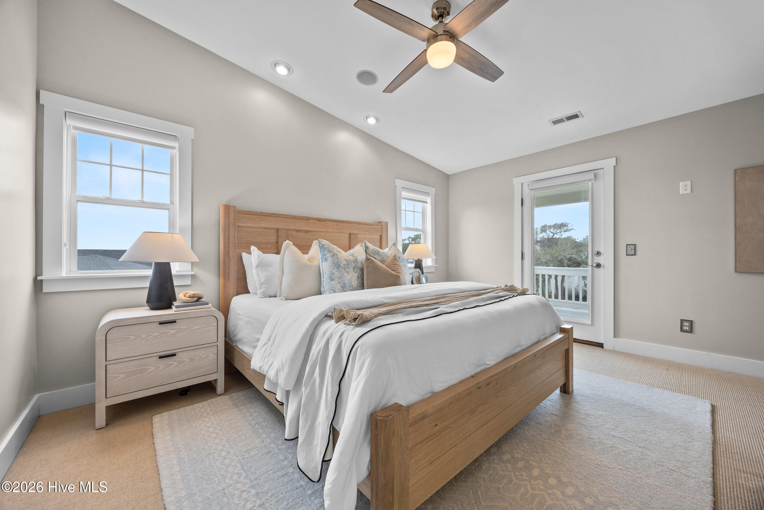 100552893 | Photo 39