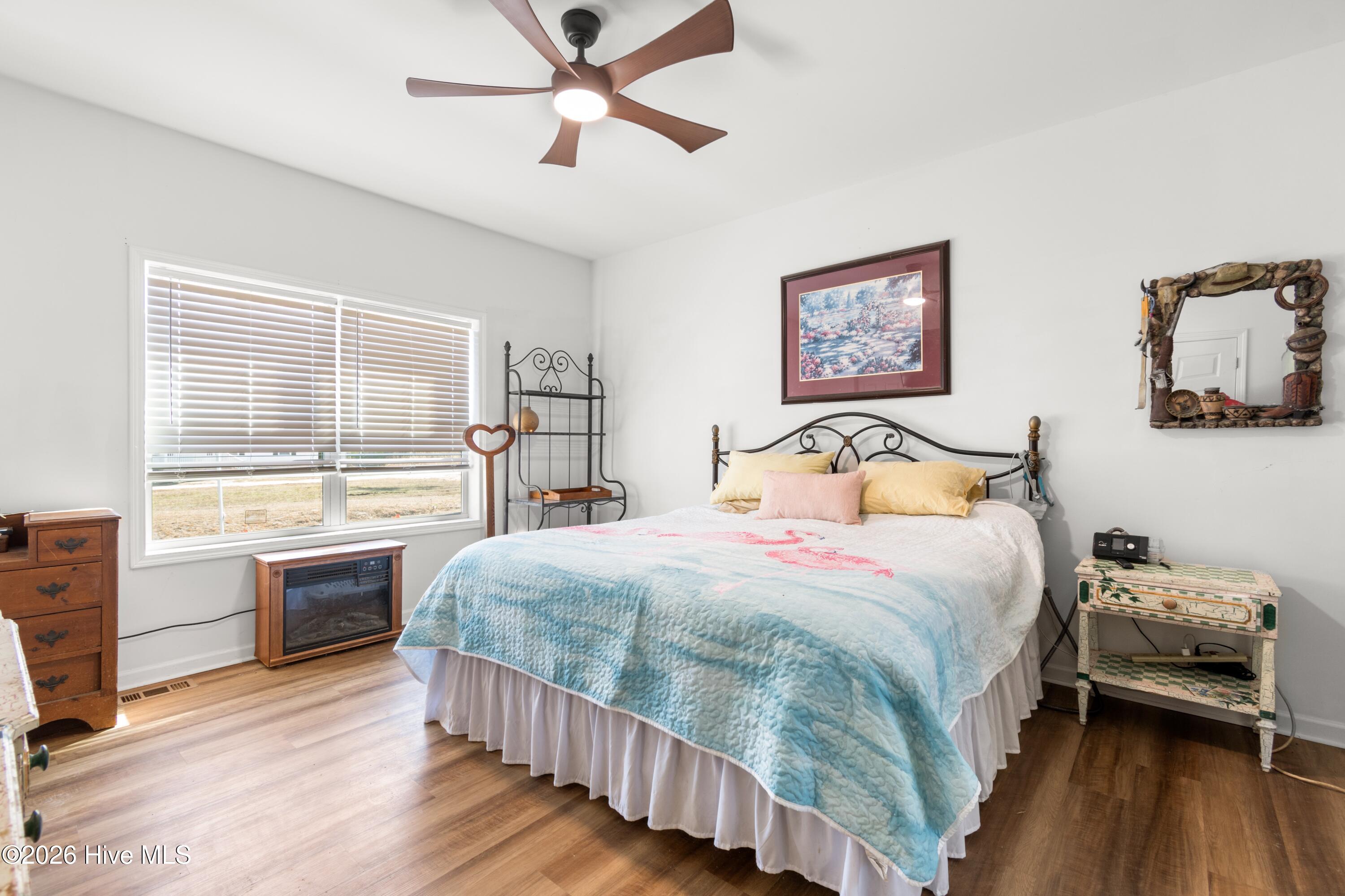 100556828 | Photo 16