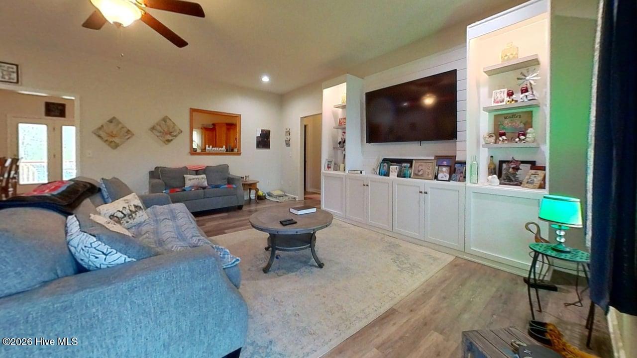 100559167 | Photo 27