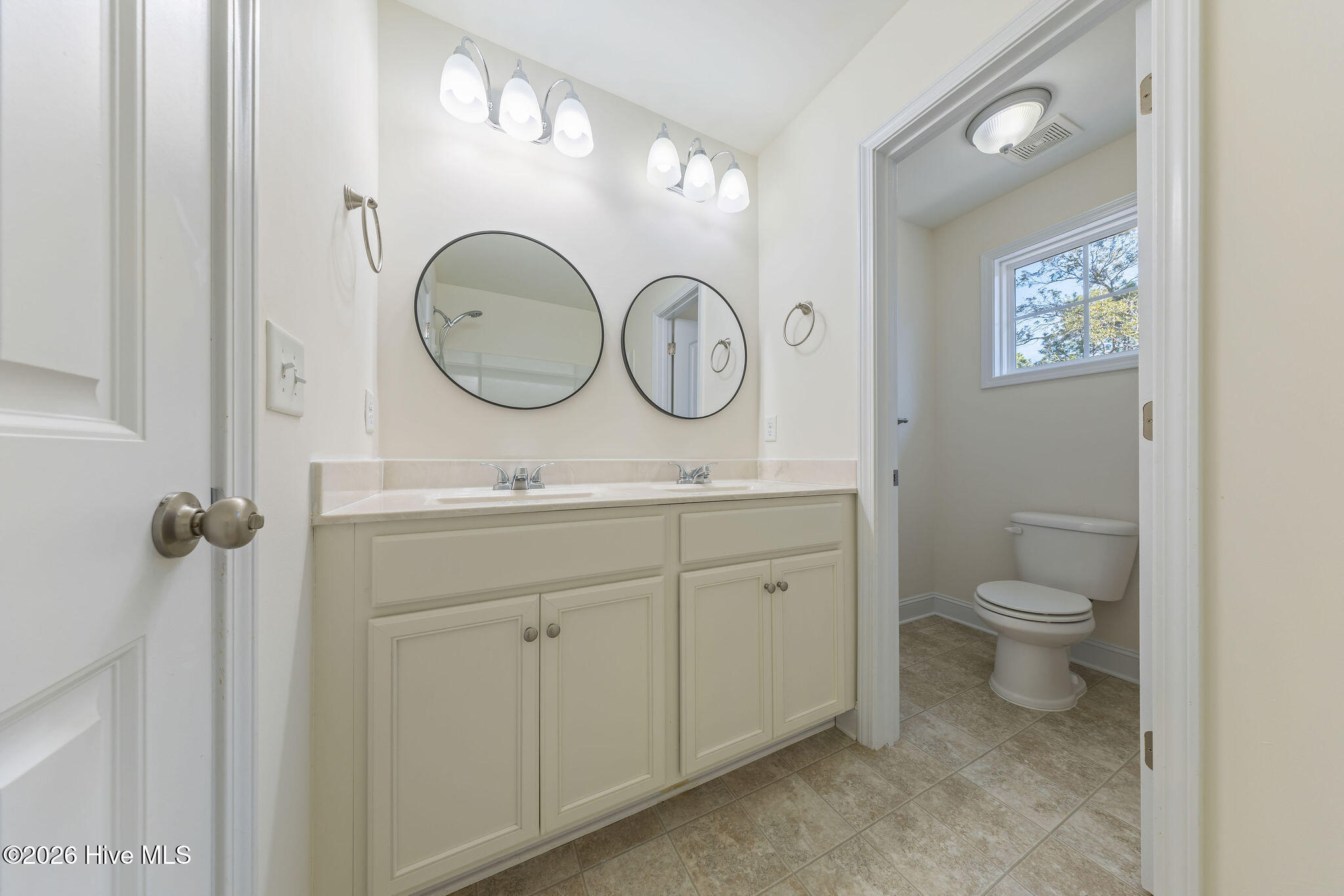 100548283 | Photo 28