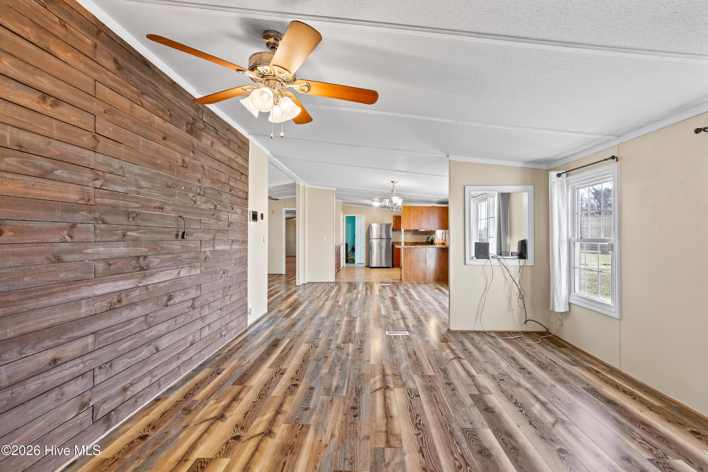 100551408 | Photo 15