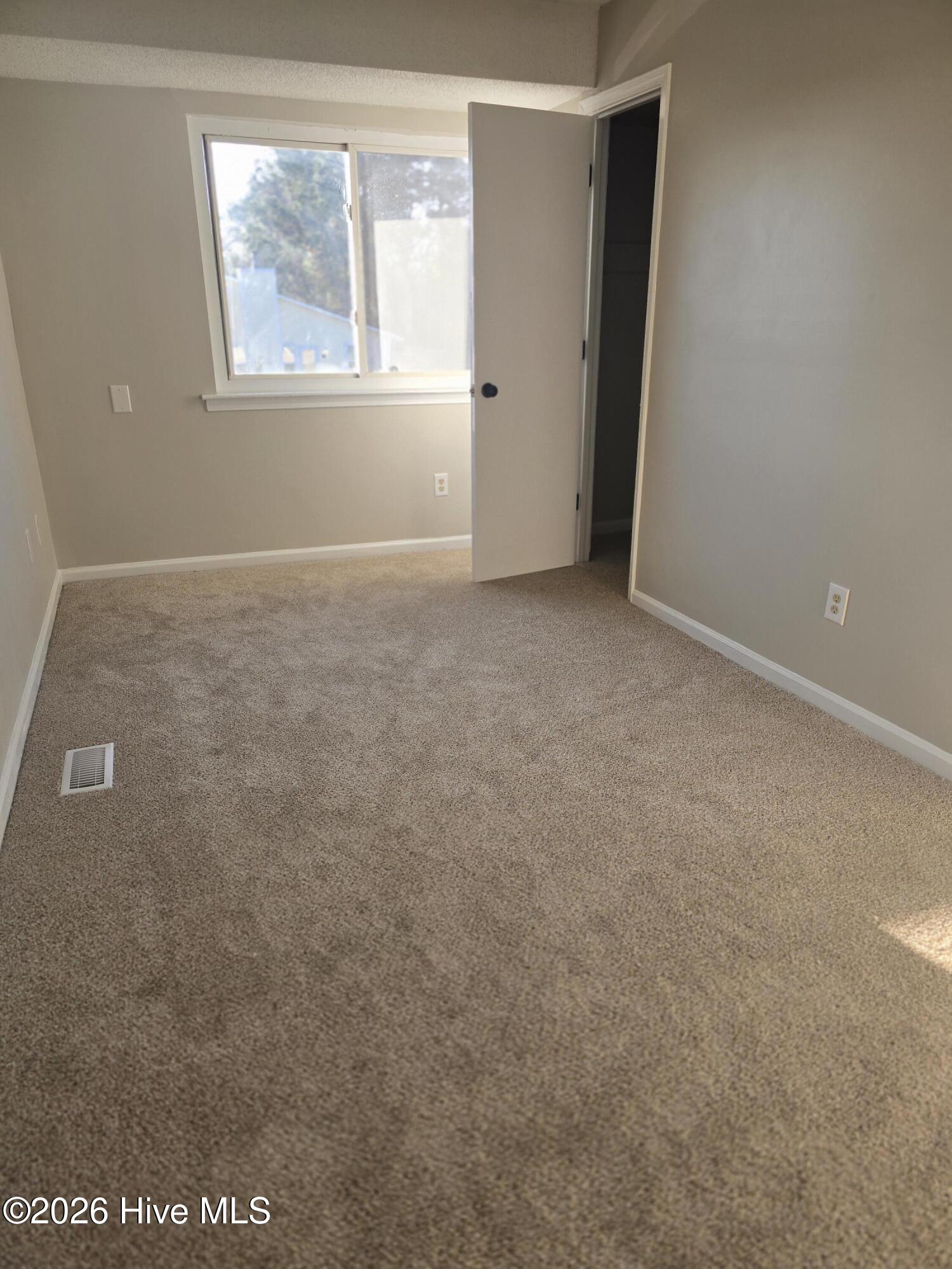 100559930 | Photo 14