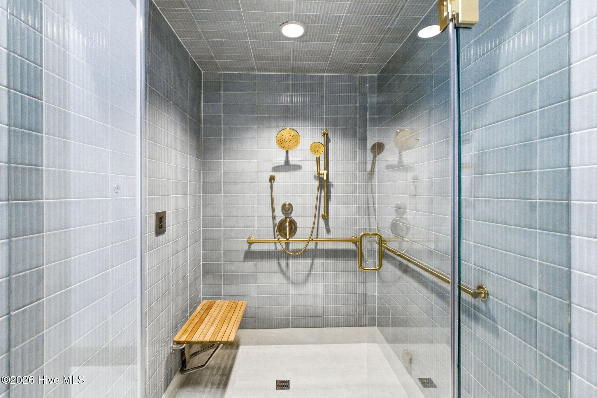 100566822 | Photo 76