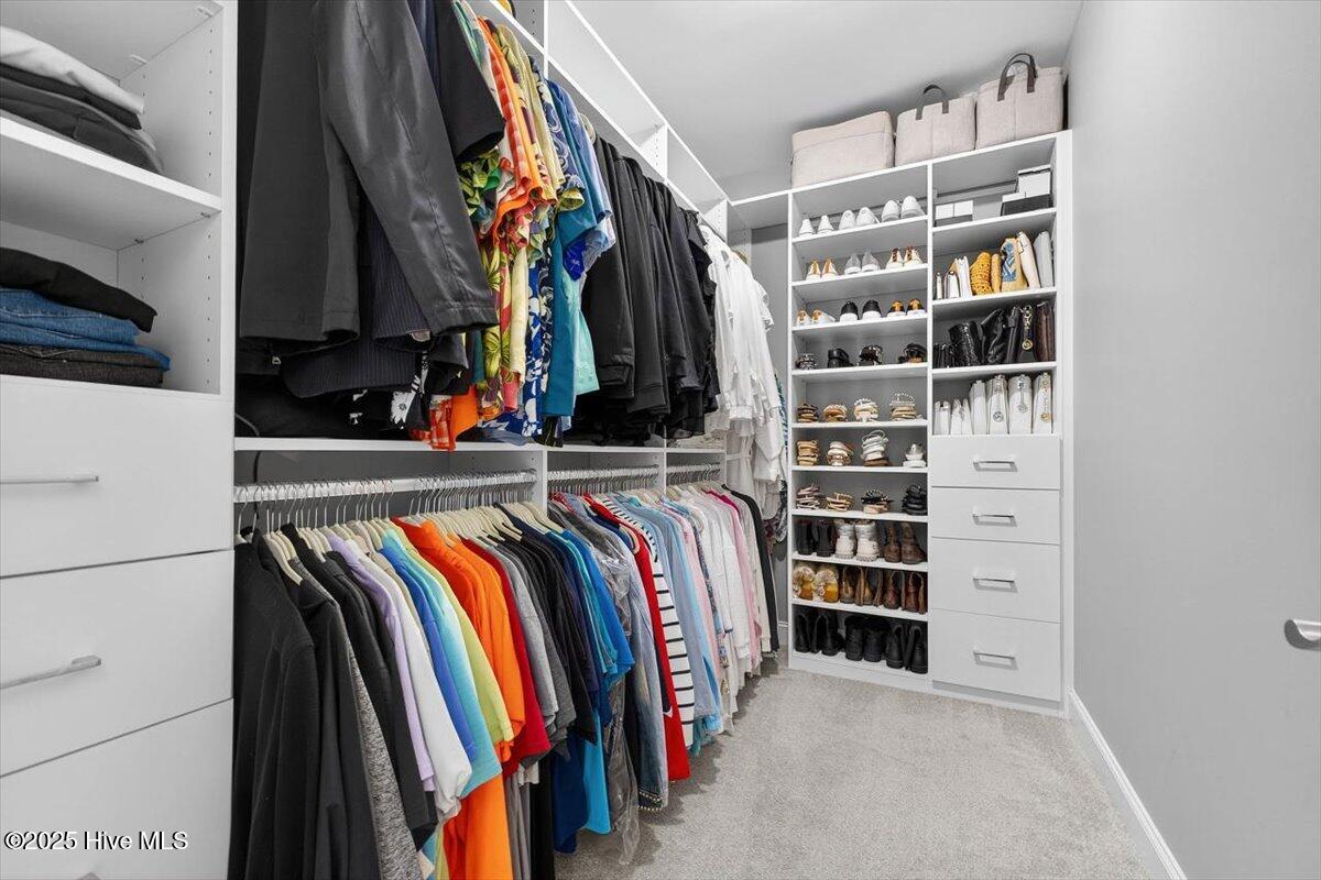 100533922 | Photo 23