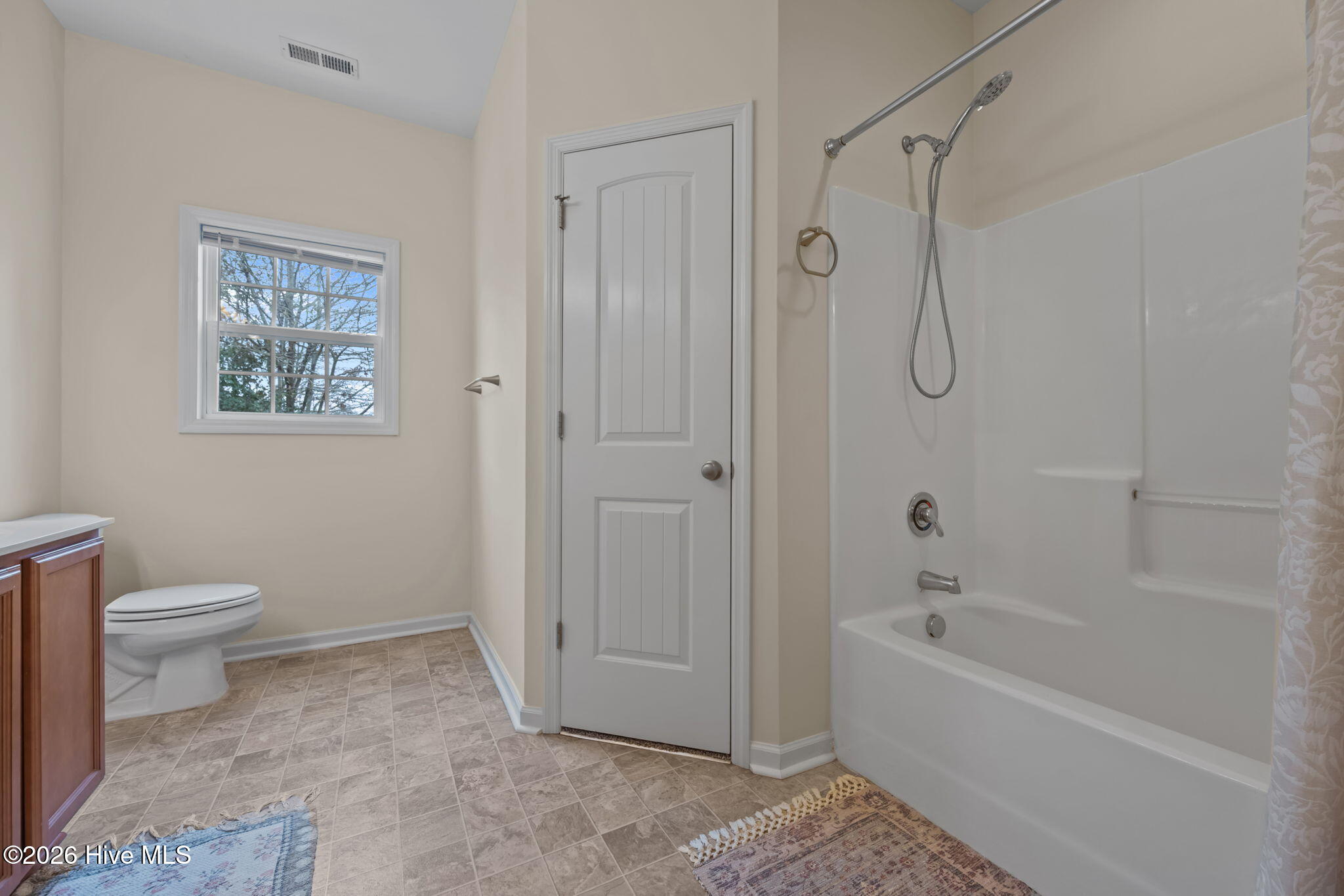 100565561 | Photo 28