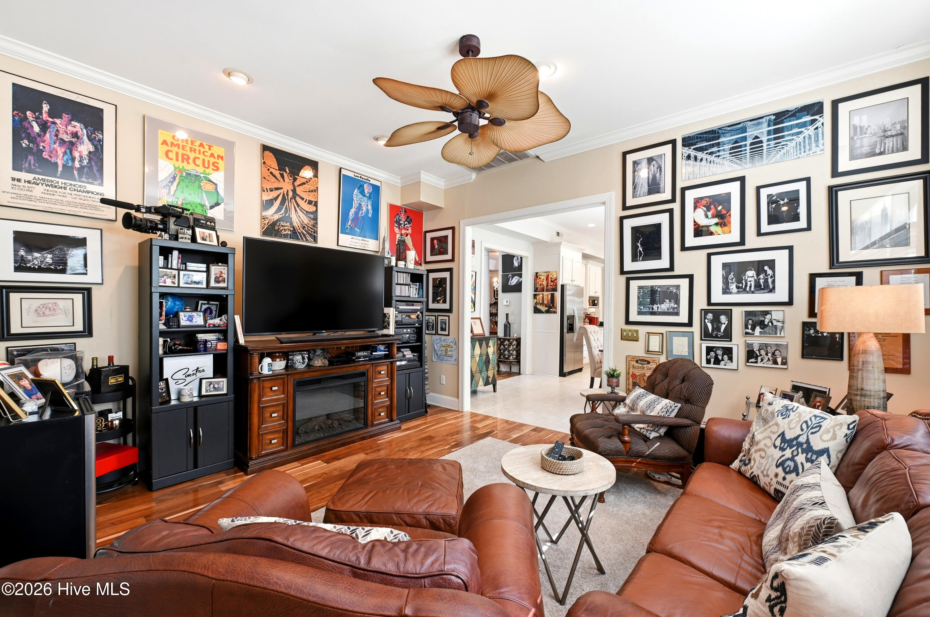 100567999 | Photo 39