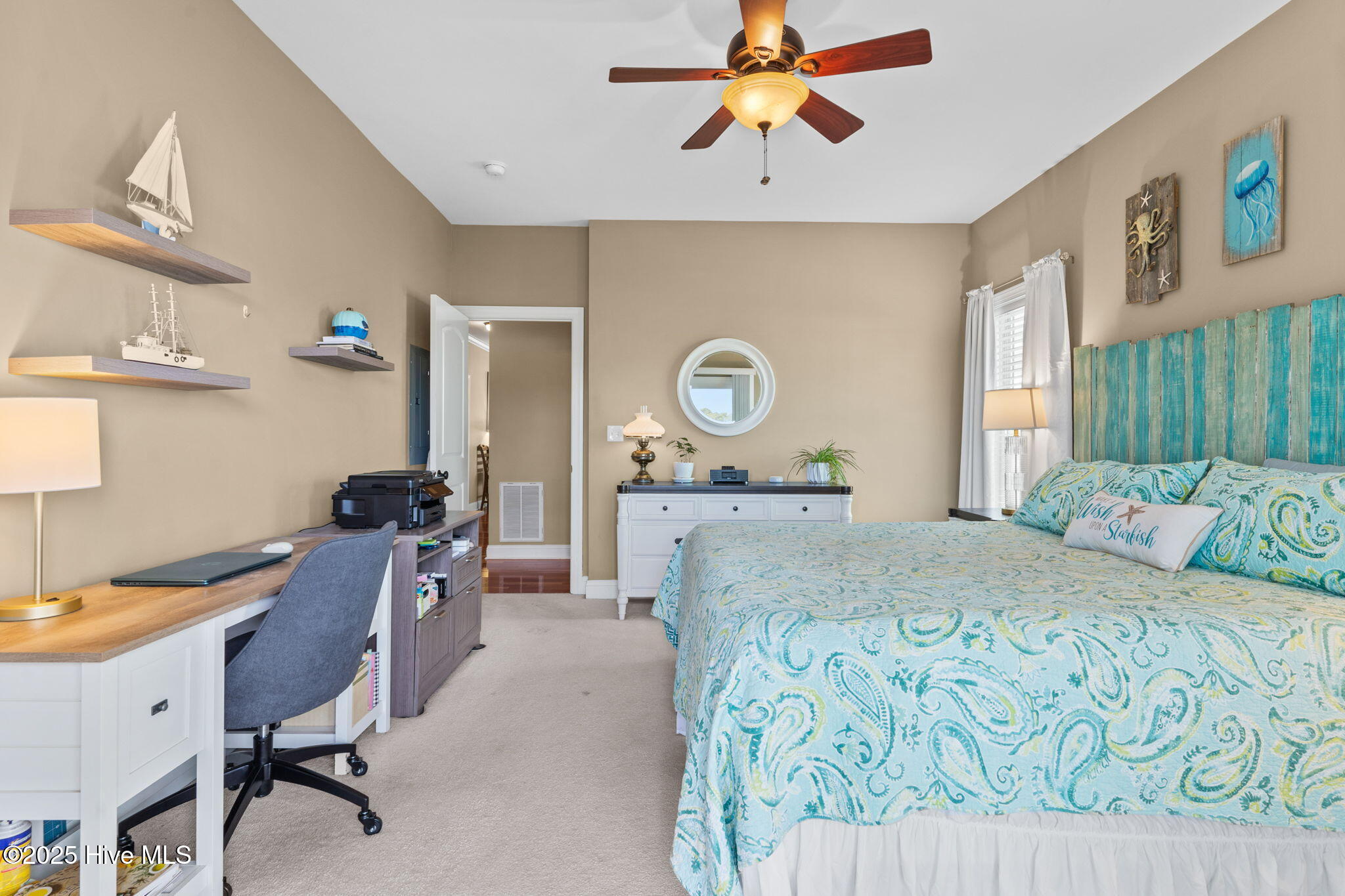 100548558 | Photo 44