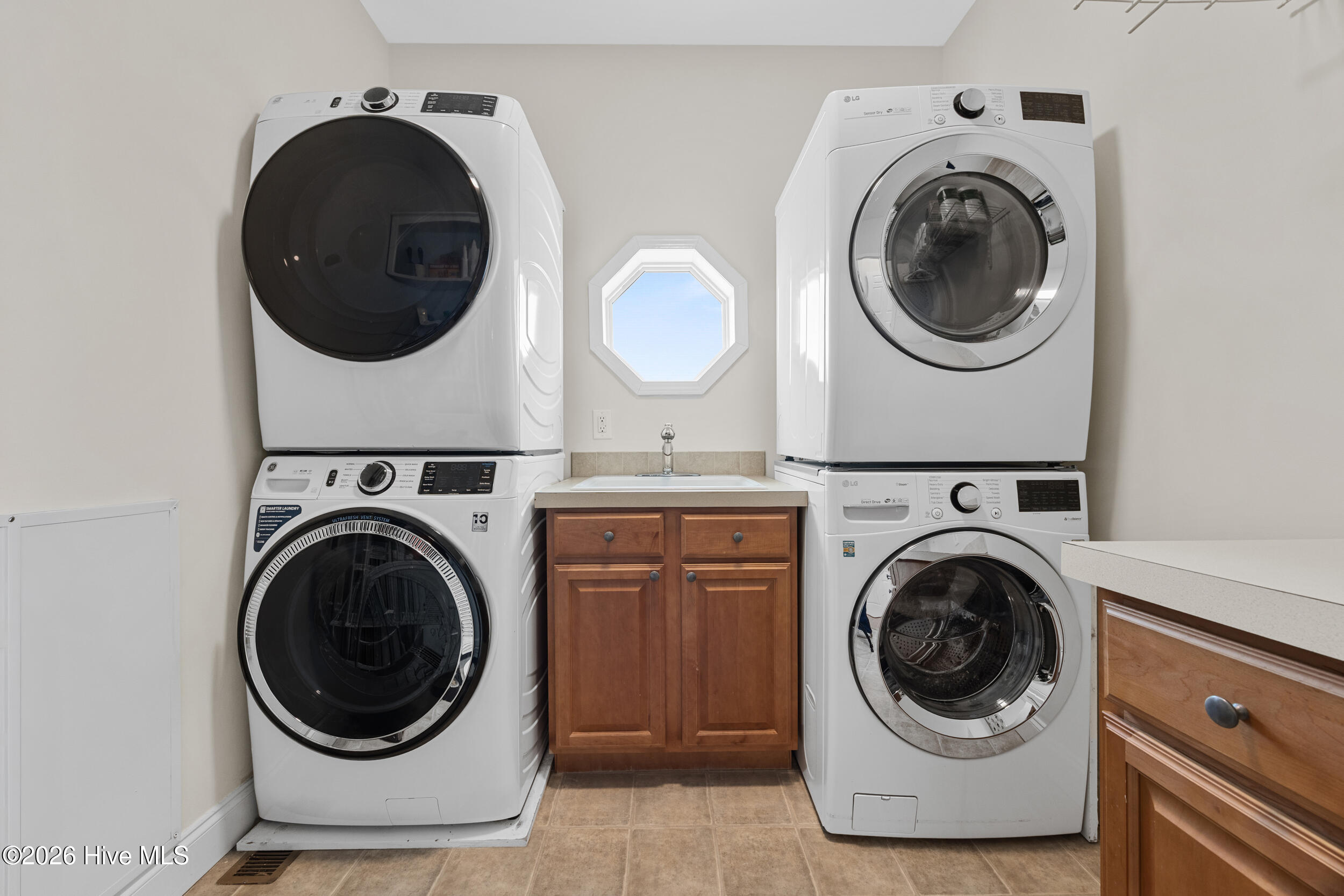 100567542 | Photo 41