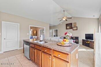 100559576 | Photo 21