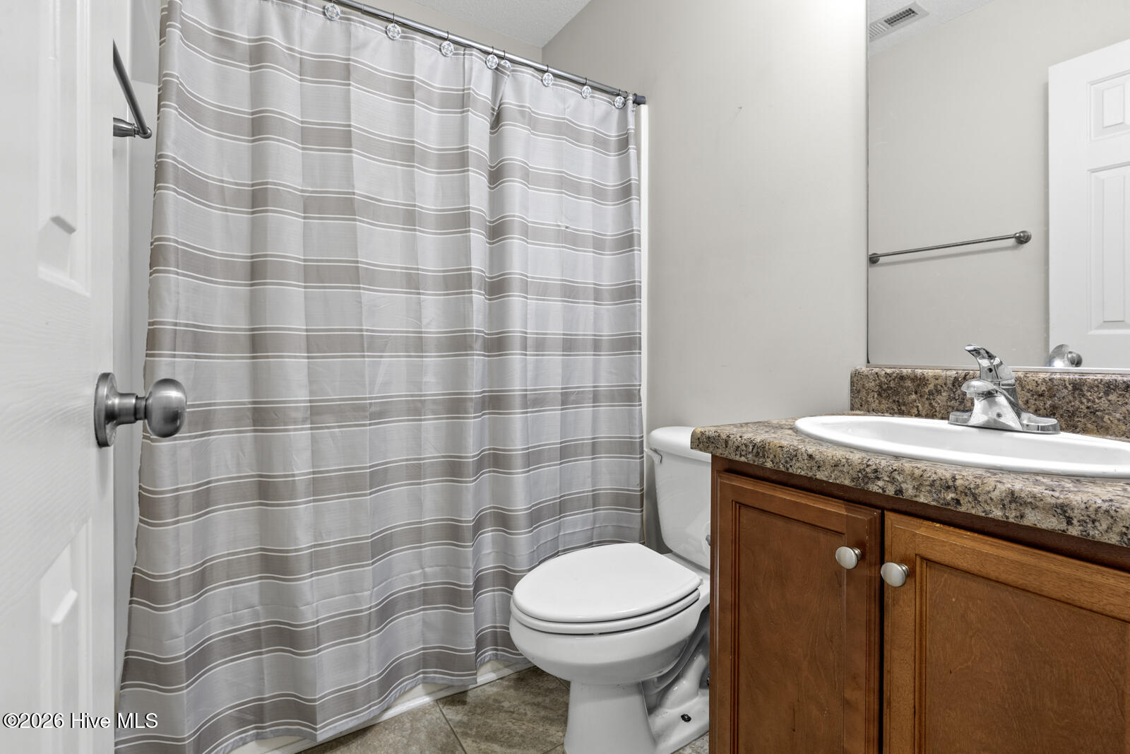 100561392 | Photo 10