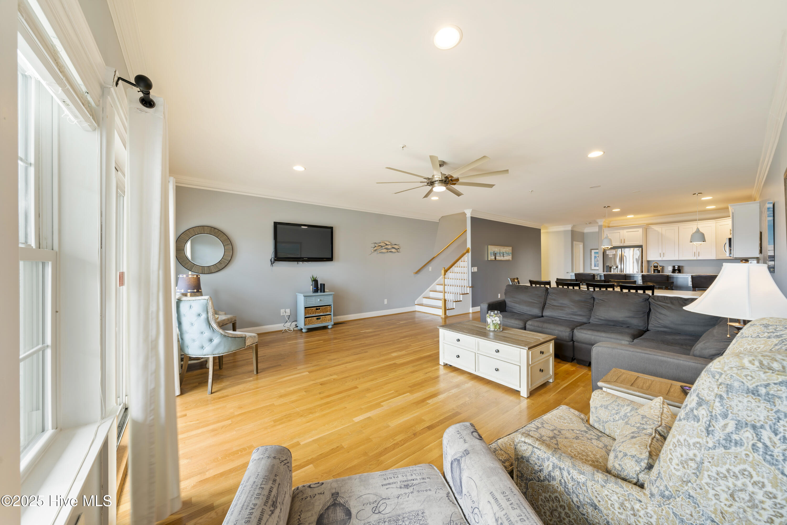 100530858 | Photo 14