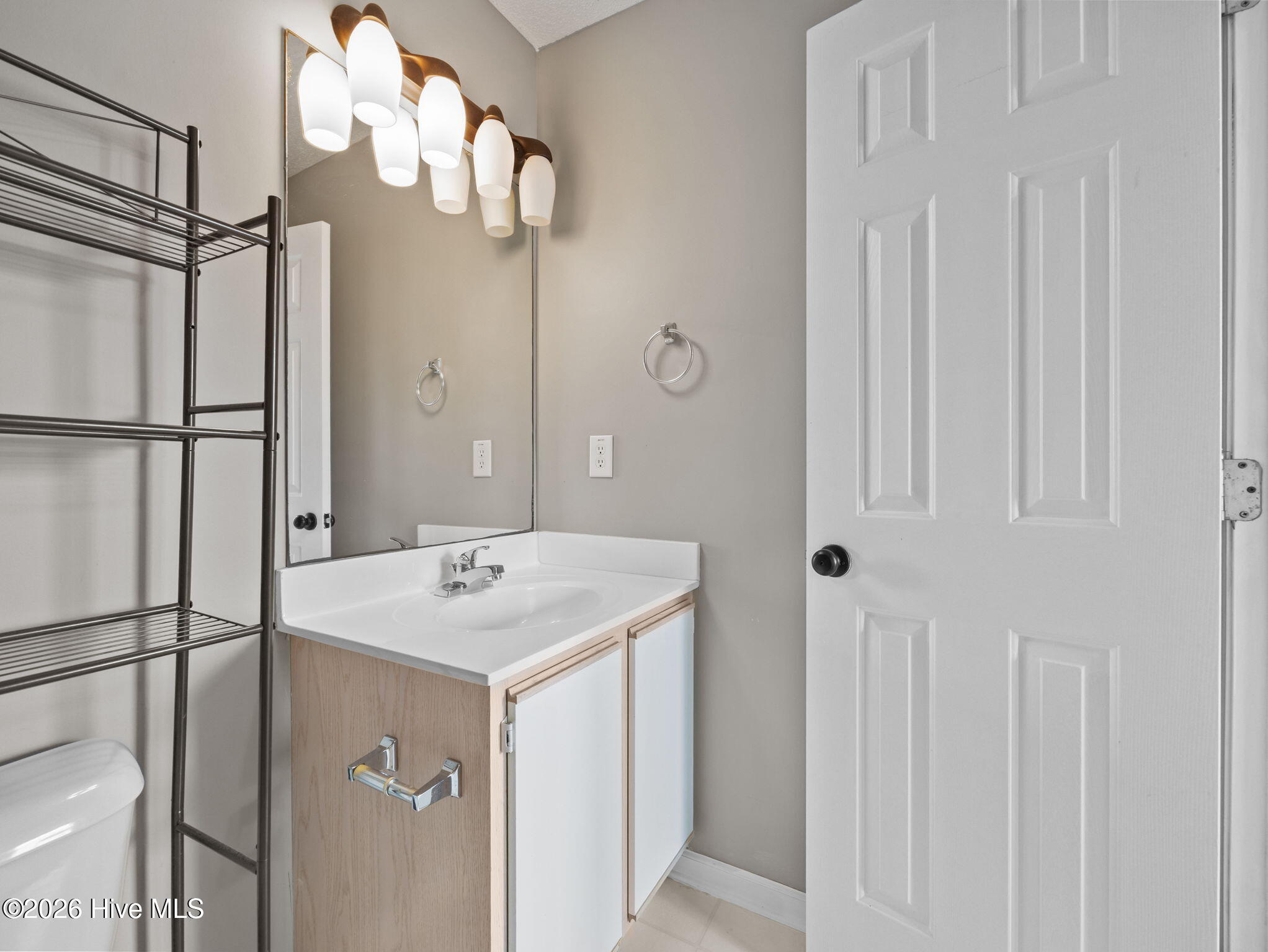 100565275 | Photo 19