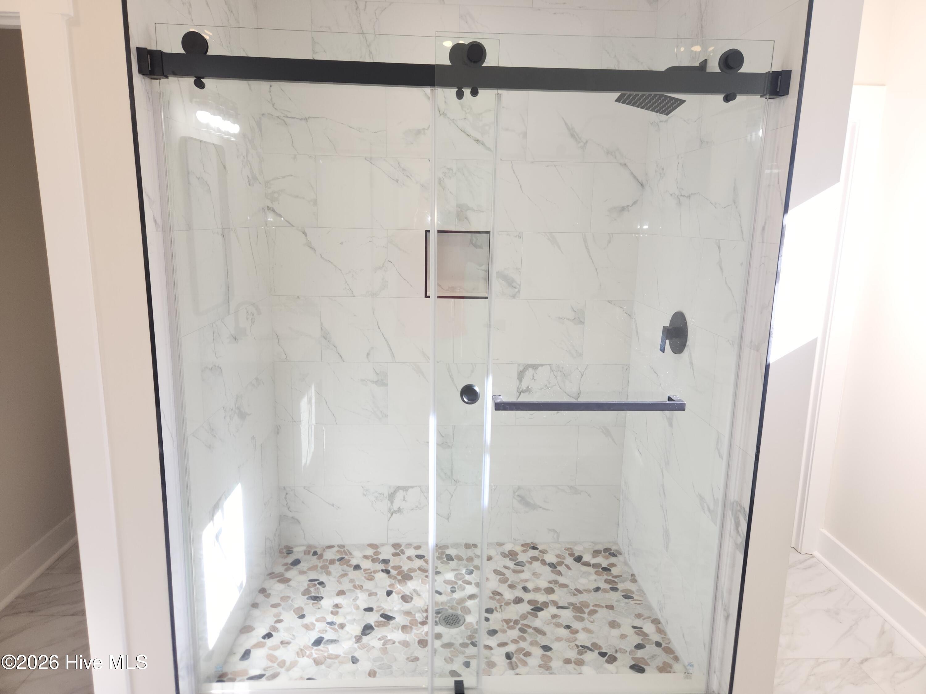 100559285 | Photo 33