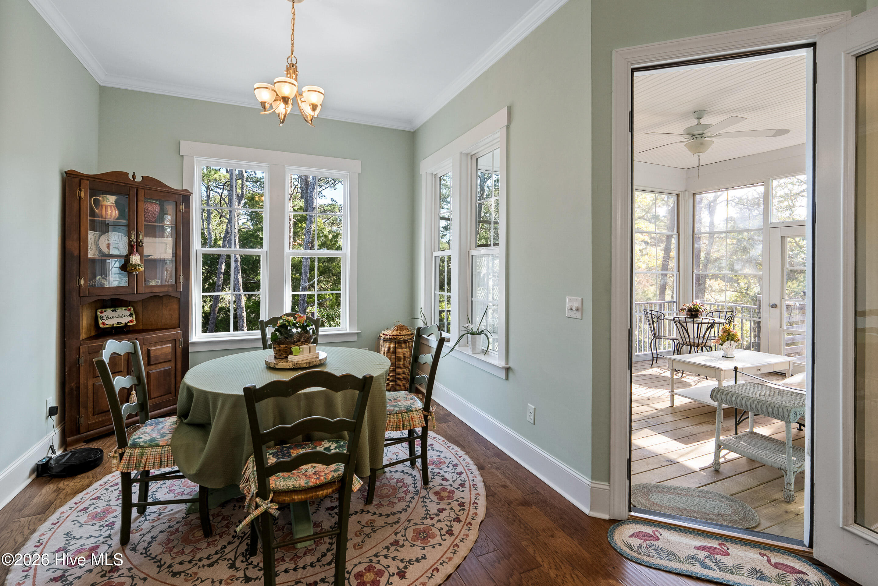 100550882 | Photo 21