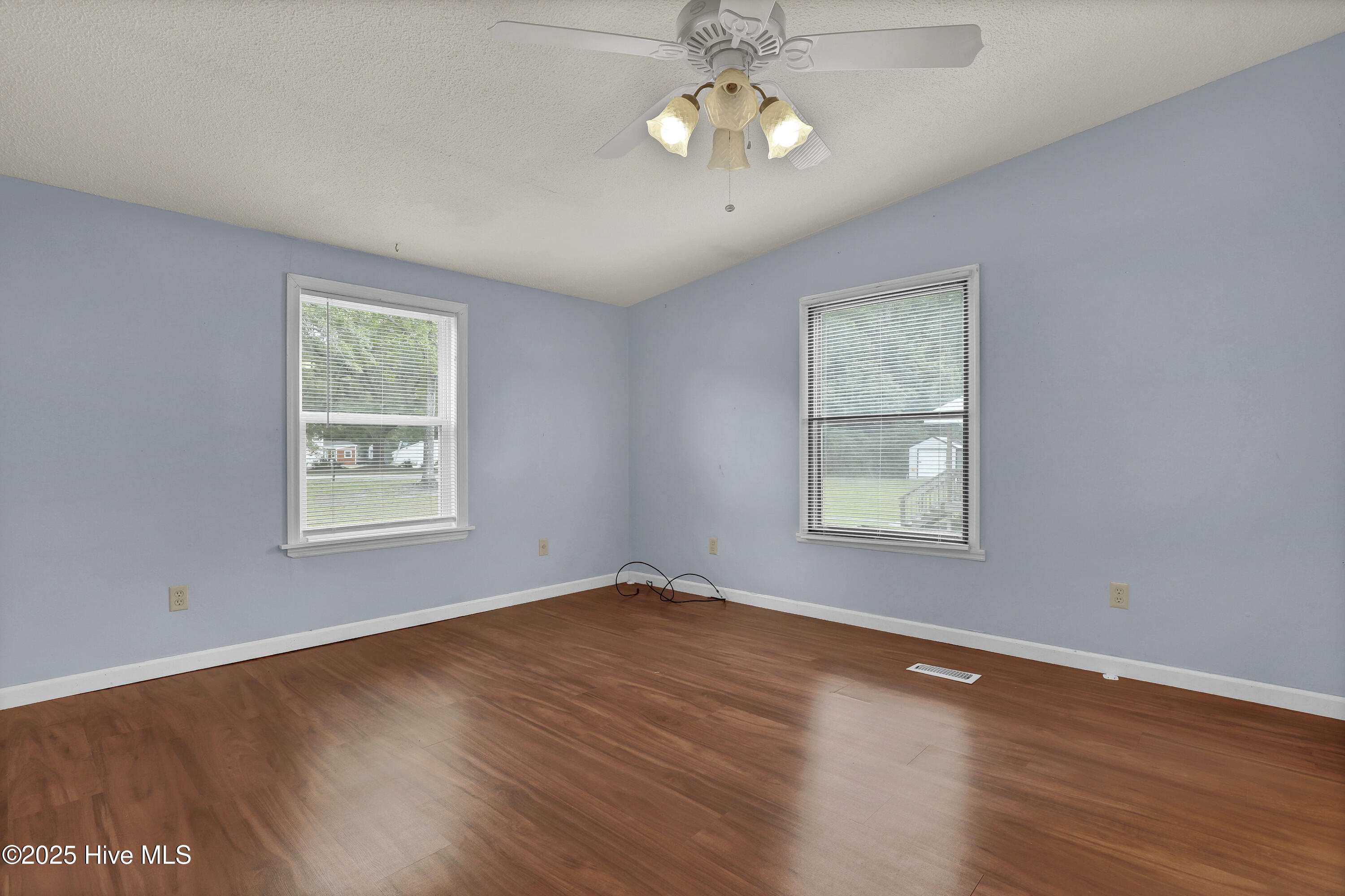 100531517 | Photo 27