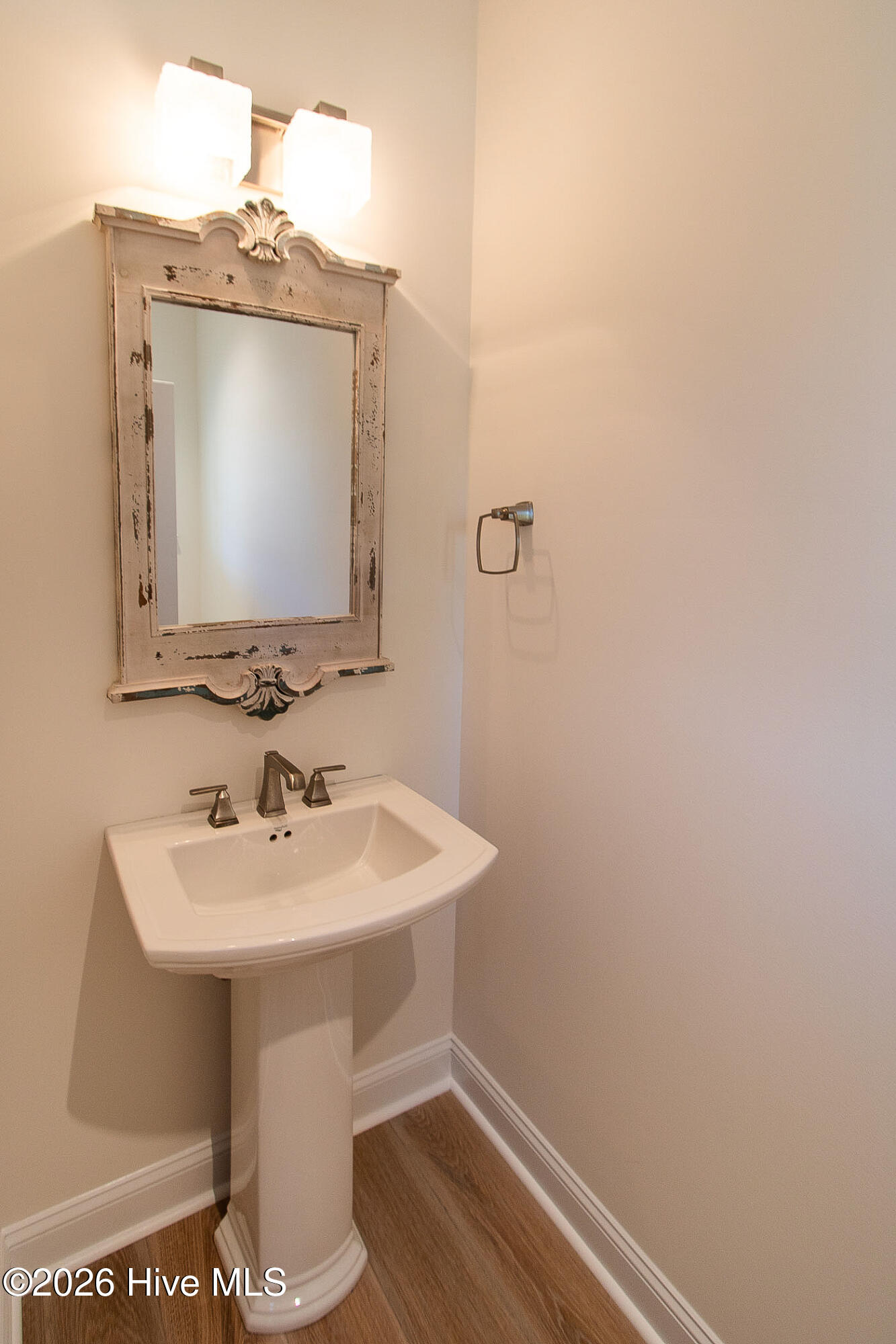 100568588 | Photo 45